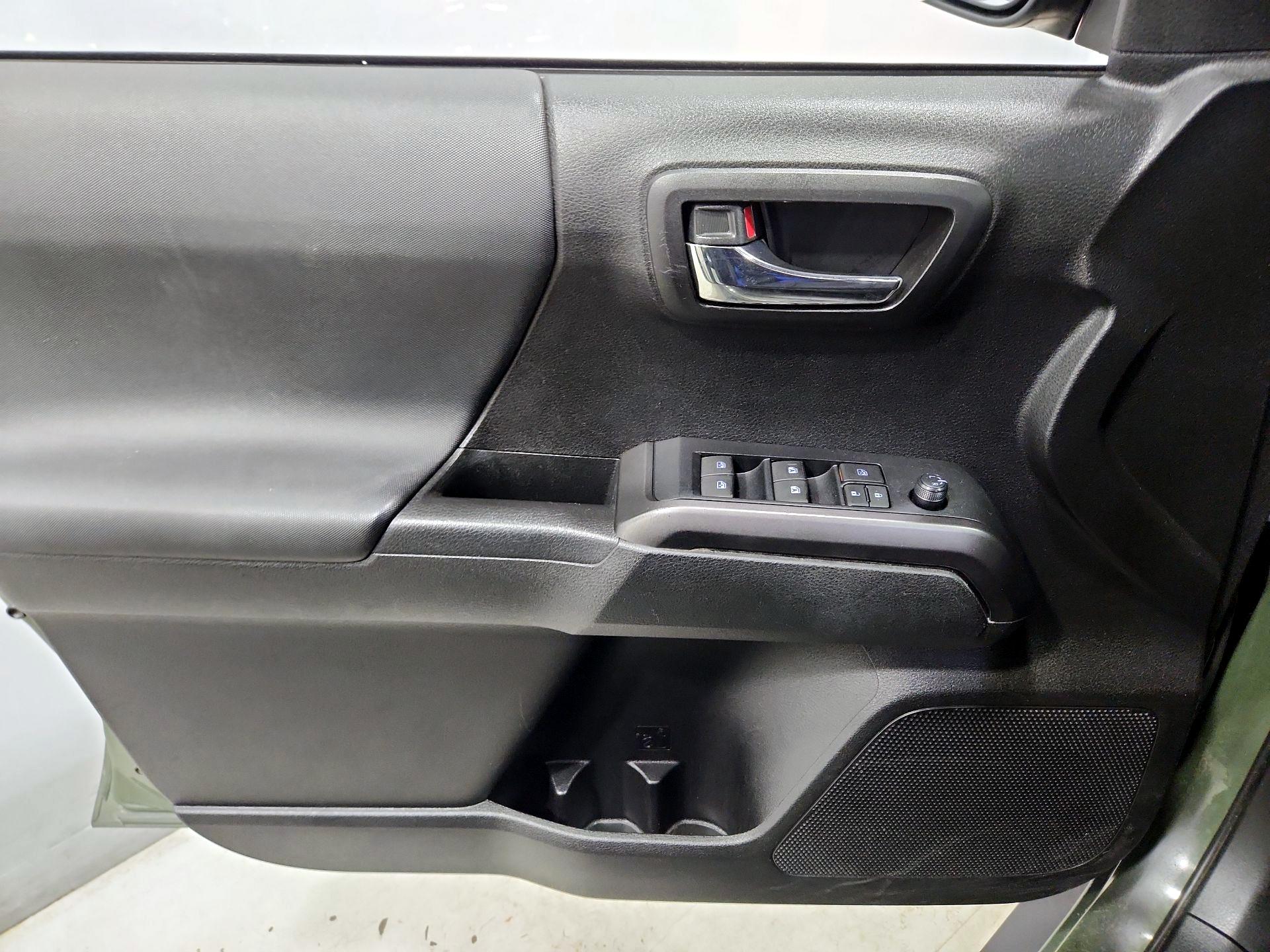 Thumbnail: 2021 Toyota Tacoma - 12