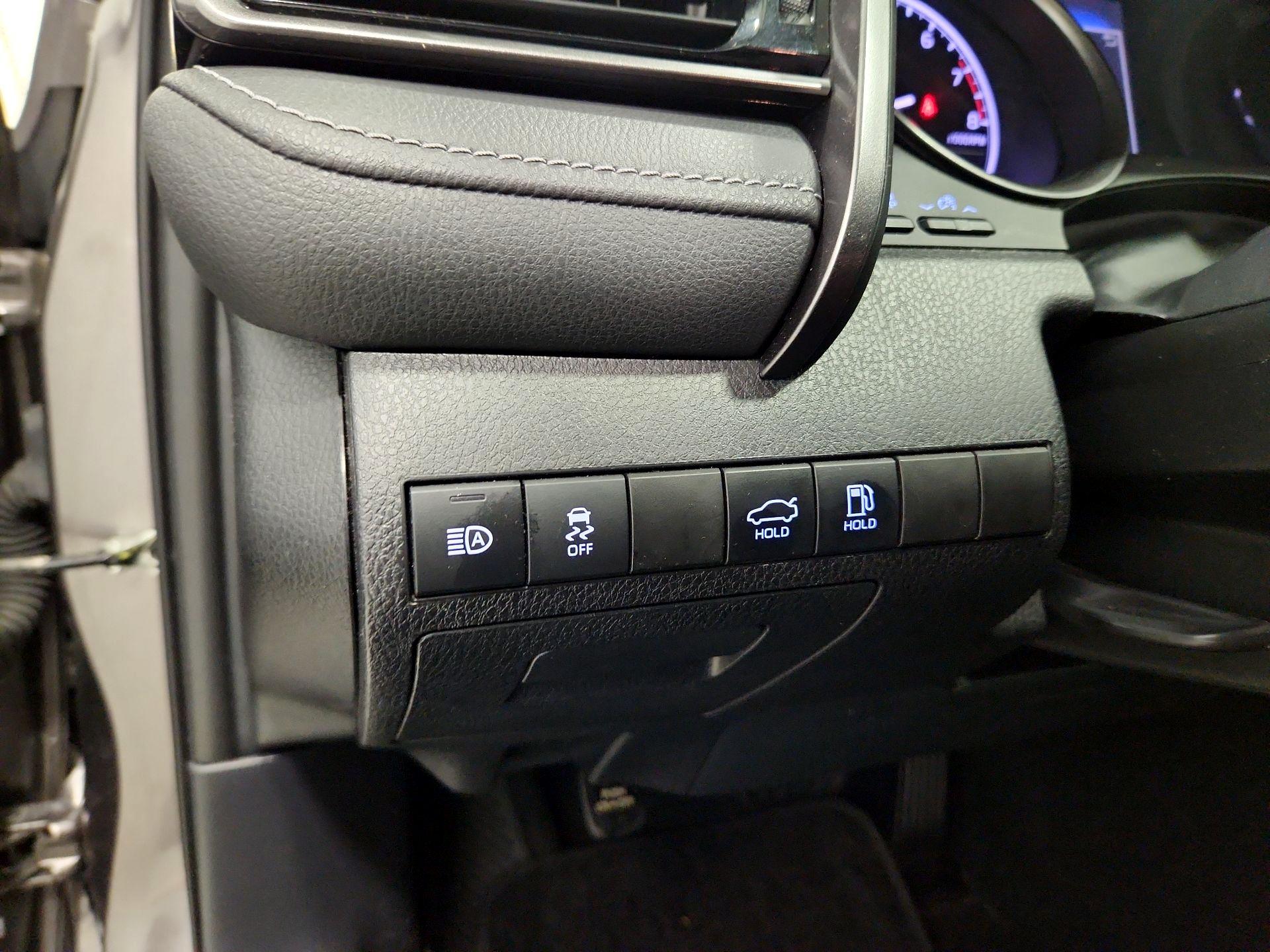 Thumbnail: 2022 Toyota Camry - 13