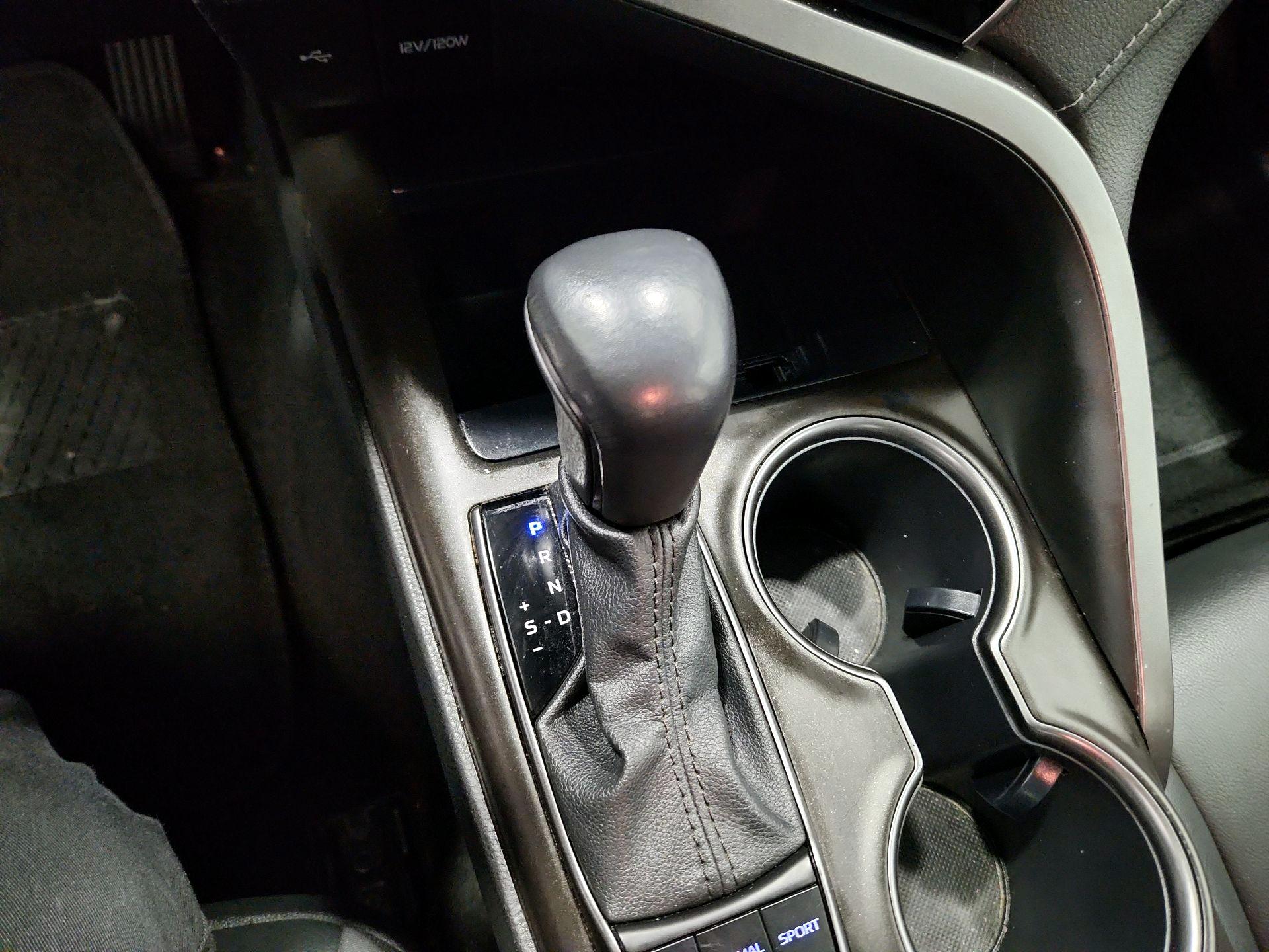 Thumbnail: 2022 Toyota Camry - 17