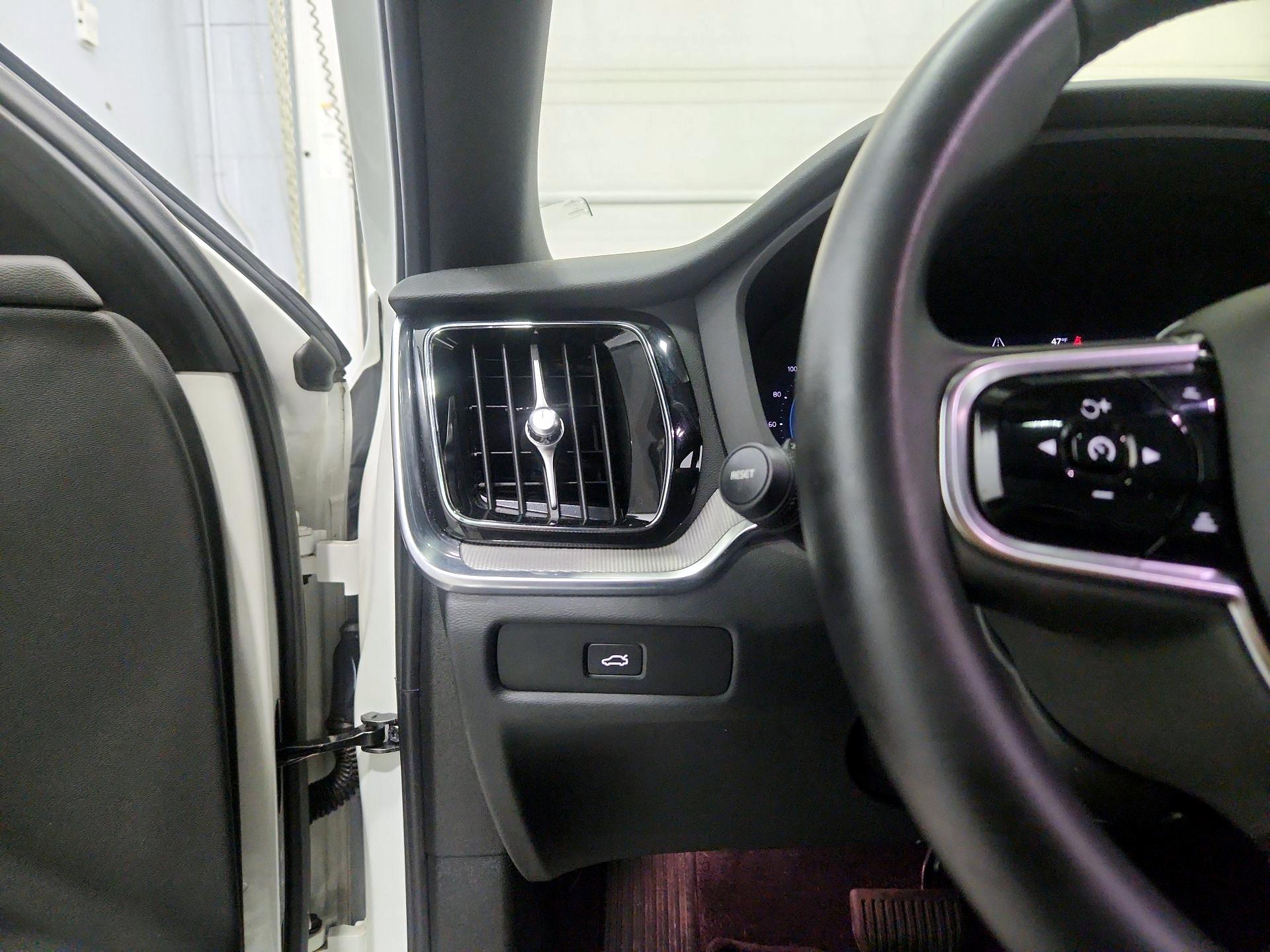 Thumbnail: 2024 Volvo S60 - 13