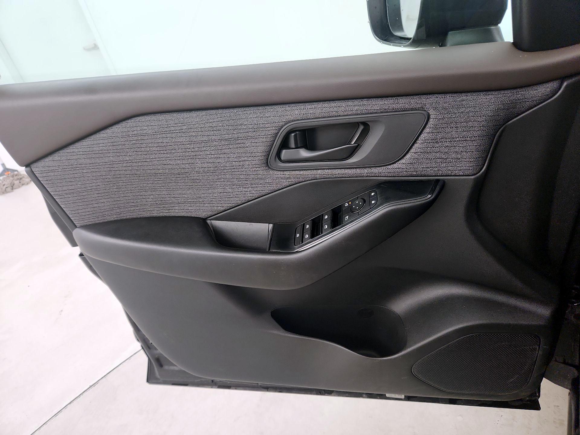 Thumbnail: 2023 Nissan Rogue - 12