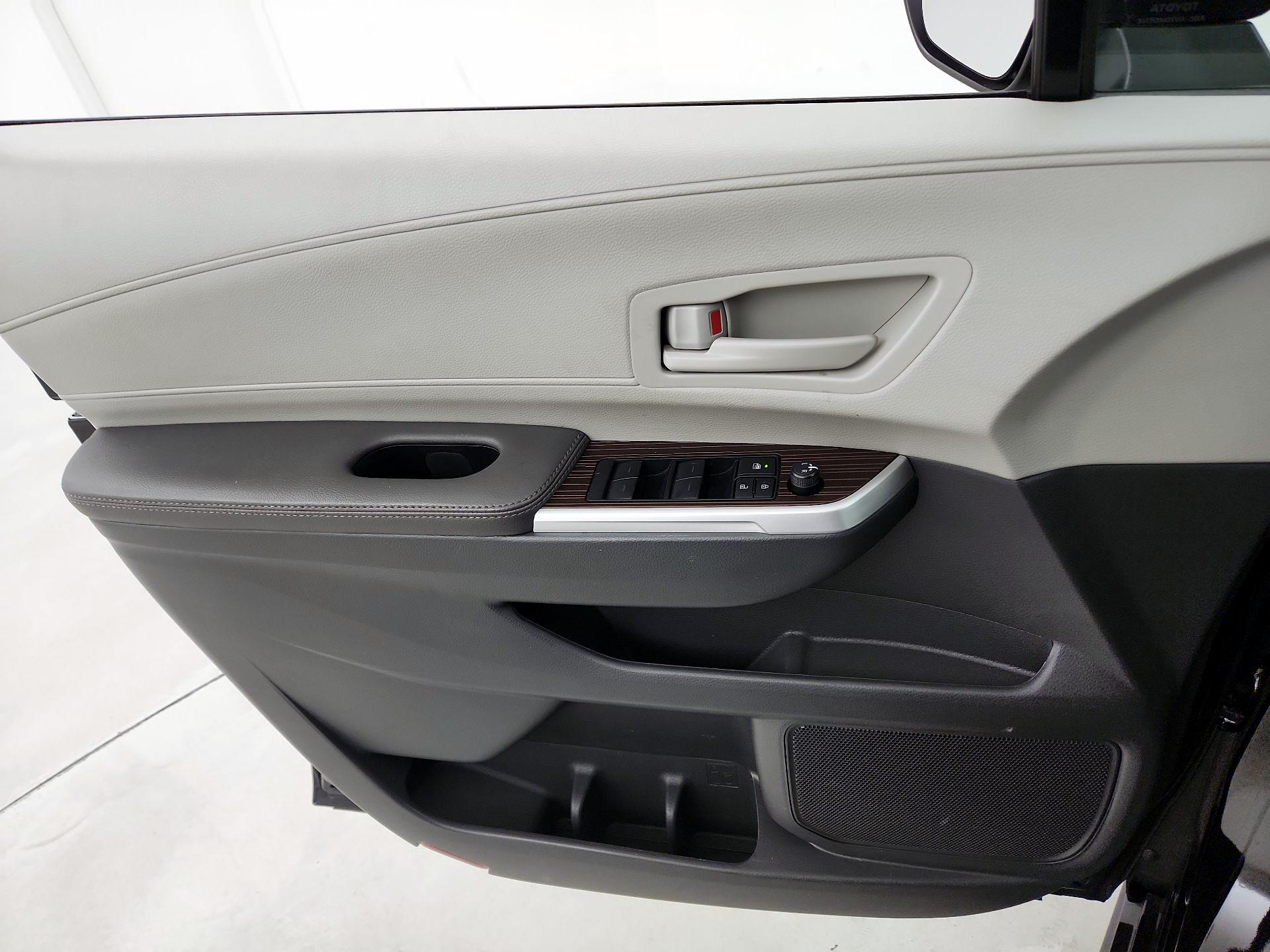 Thumbnail: 2024 Toyota Sienna - 12