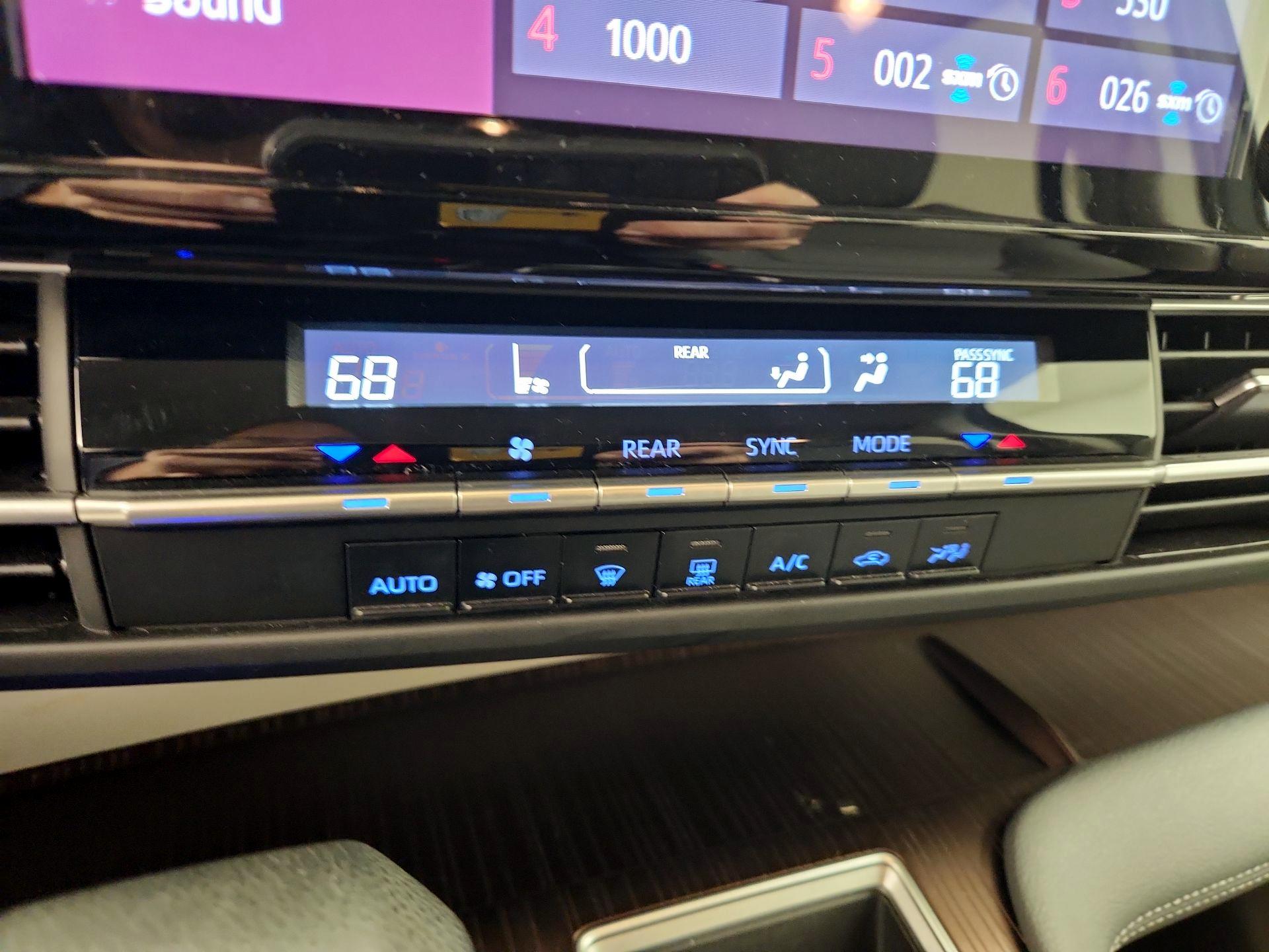 Thumbnail: 2024 Toyota Sienna - 16