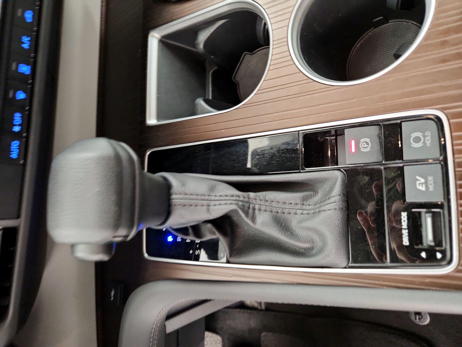 Thumbnail: 2024 Toyota Sienna - 17