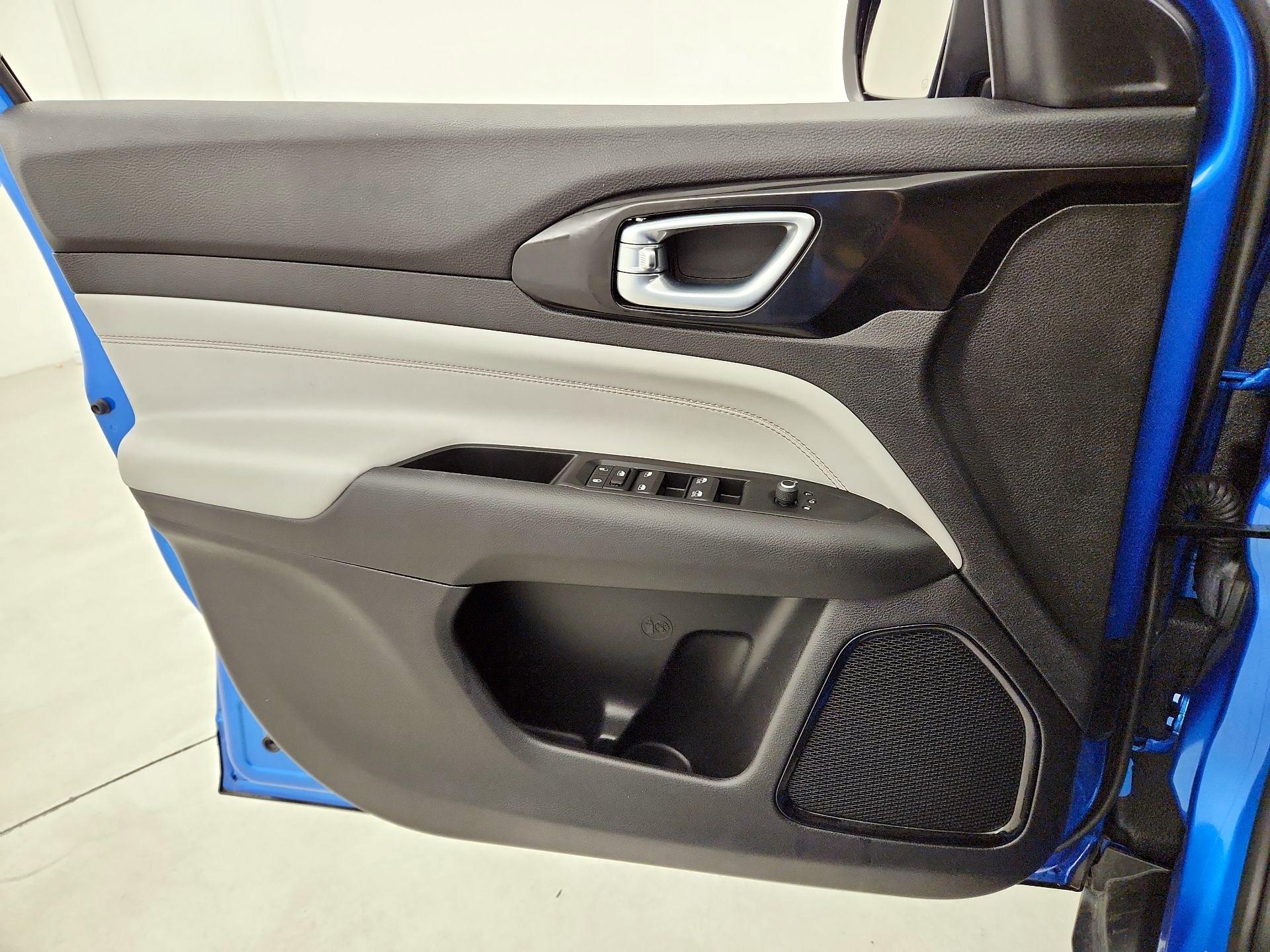 Thumbnail: 2022 Jeep Compass - 12