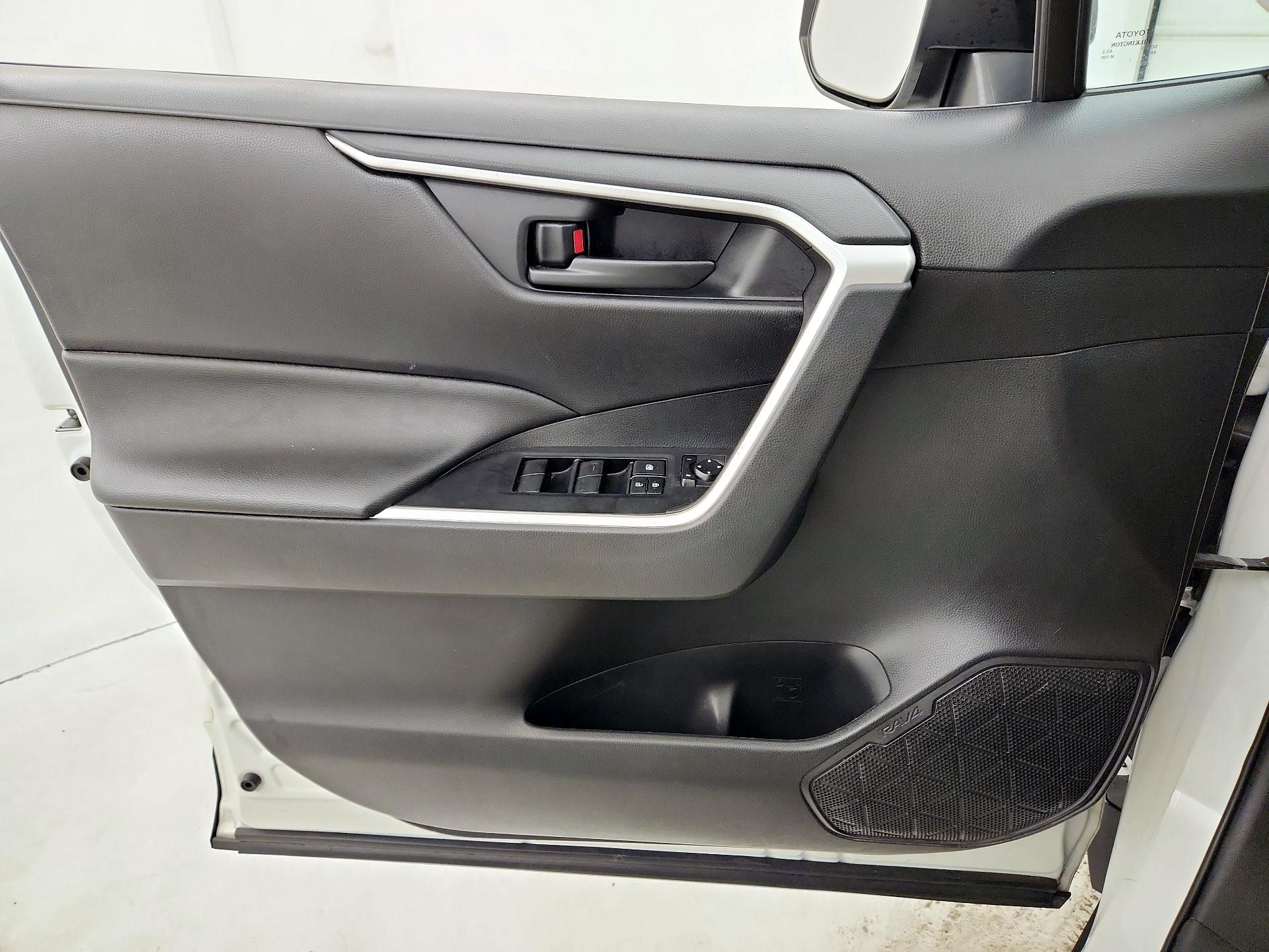 Thumbnail: 2020 Toyota RAV4 - 12