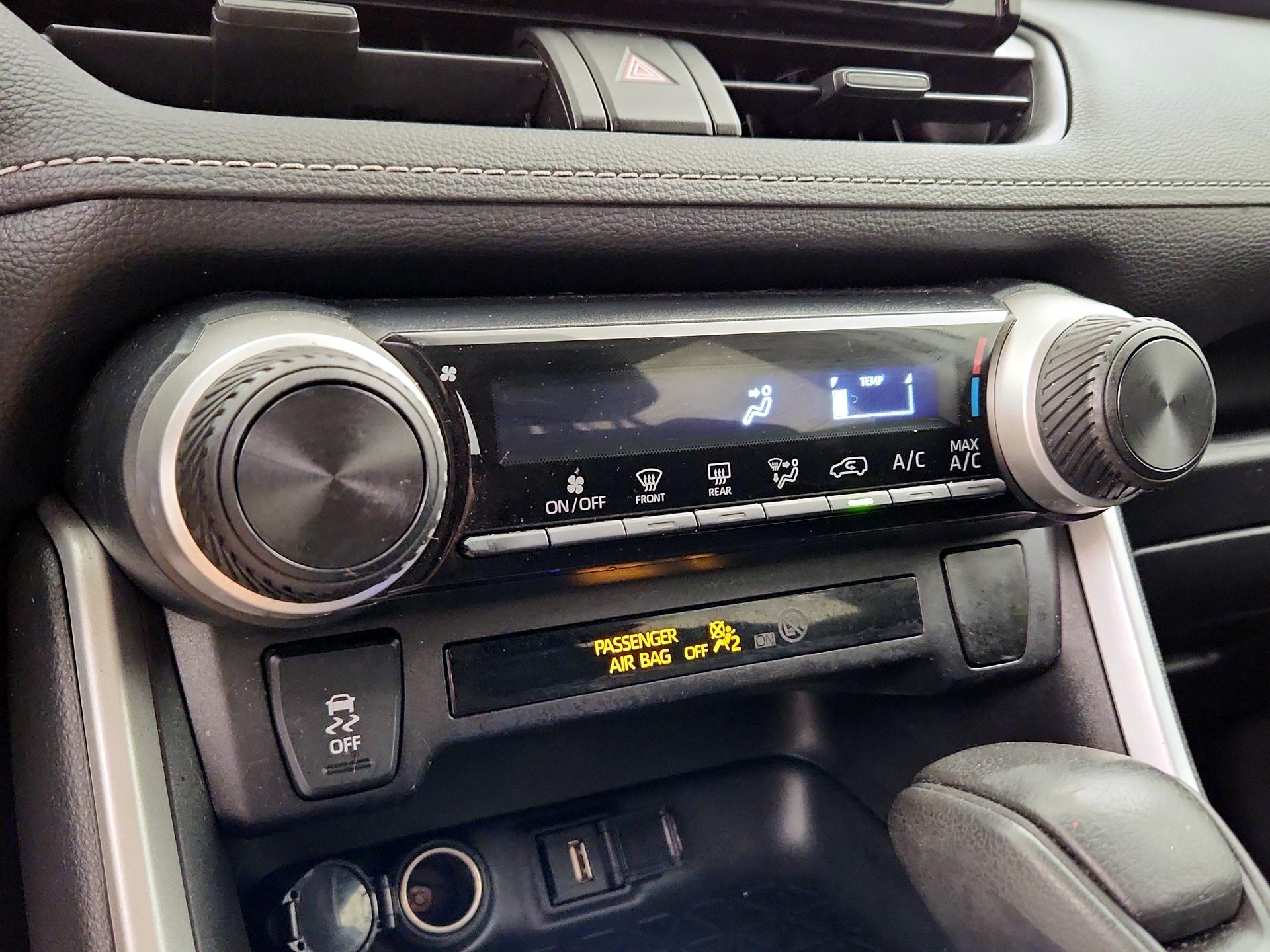 Thumbnail: 2020 Toyota RAV4 - 16