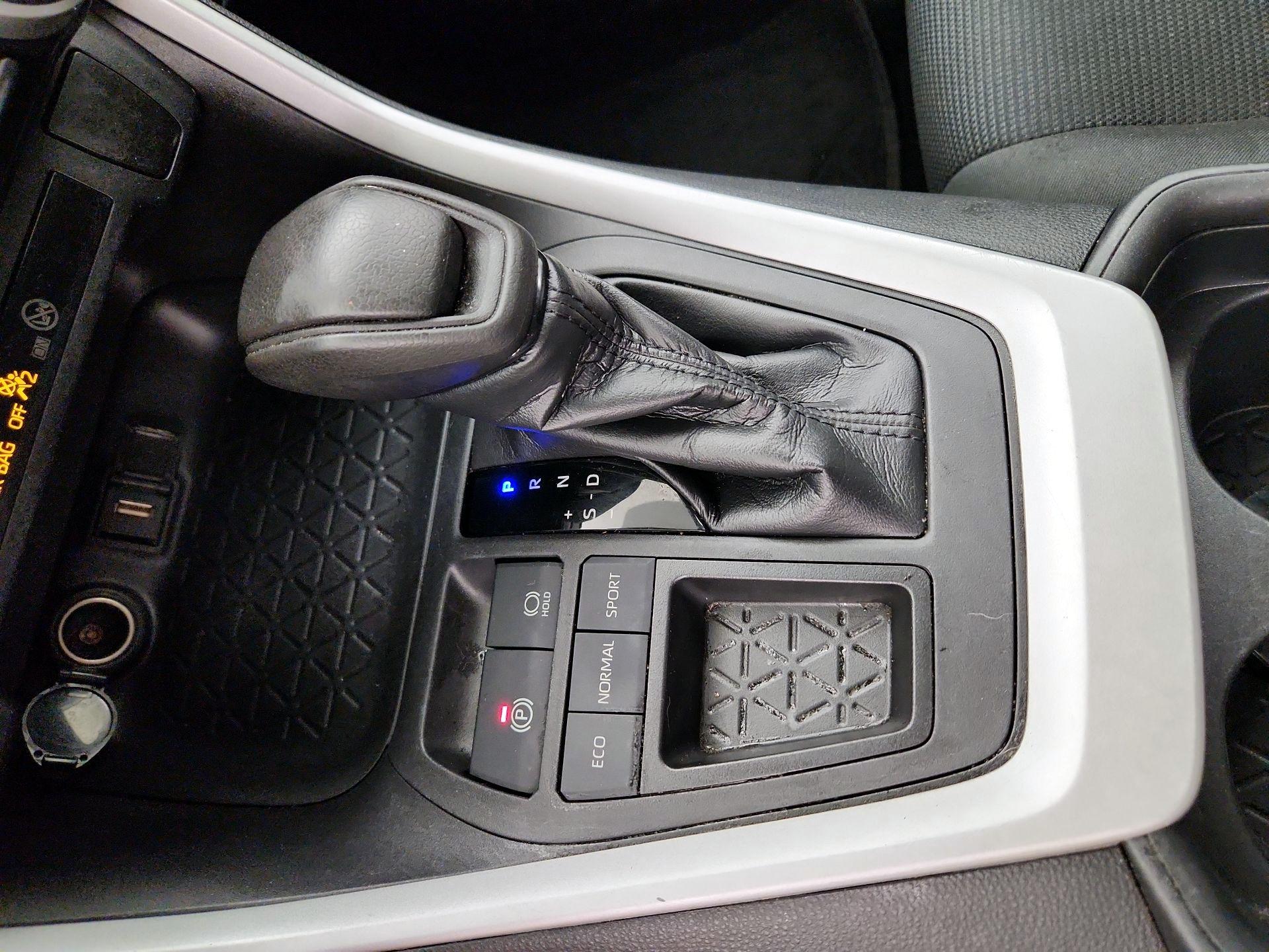 Thumbnail: 2020 Toyota RAV4 - 17