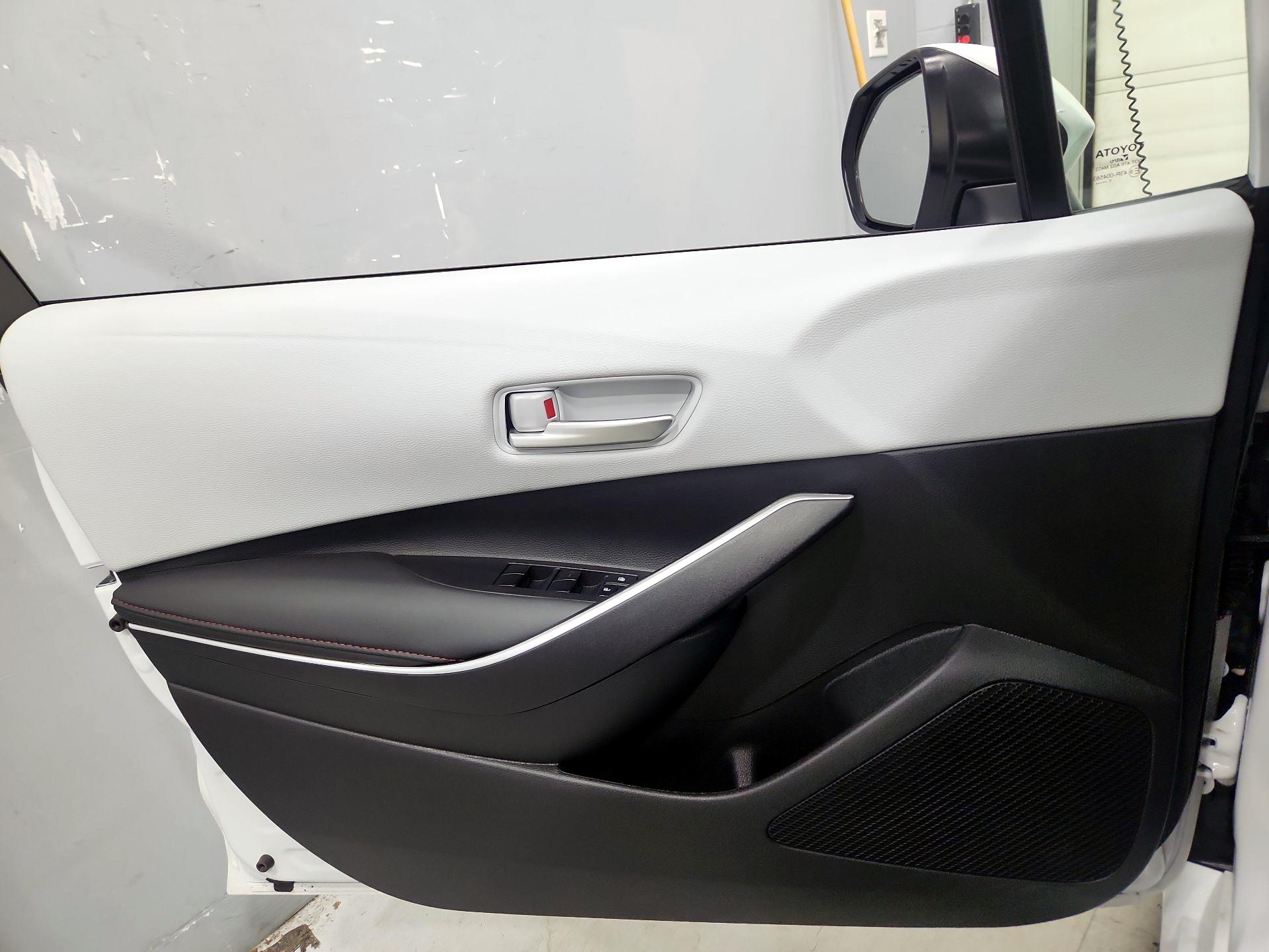 Thumbnail: 2025 Toyota Corolla - 12