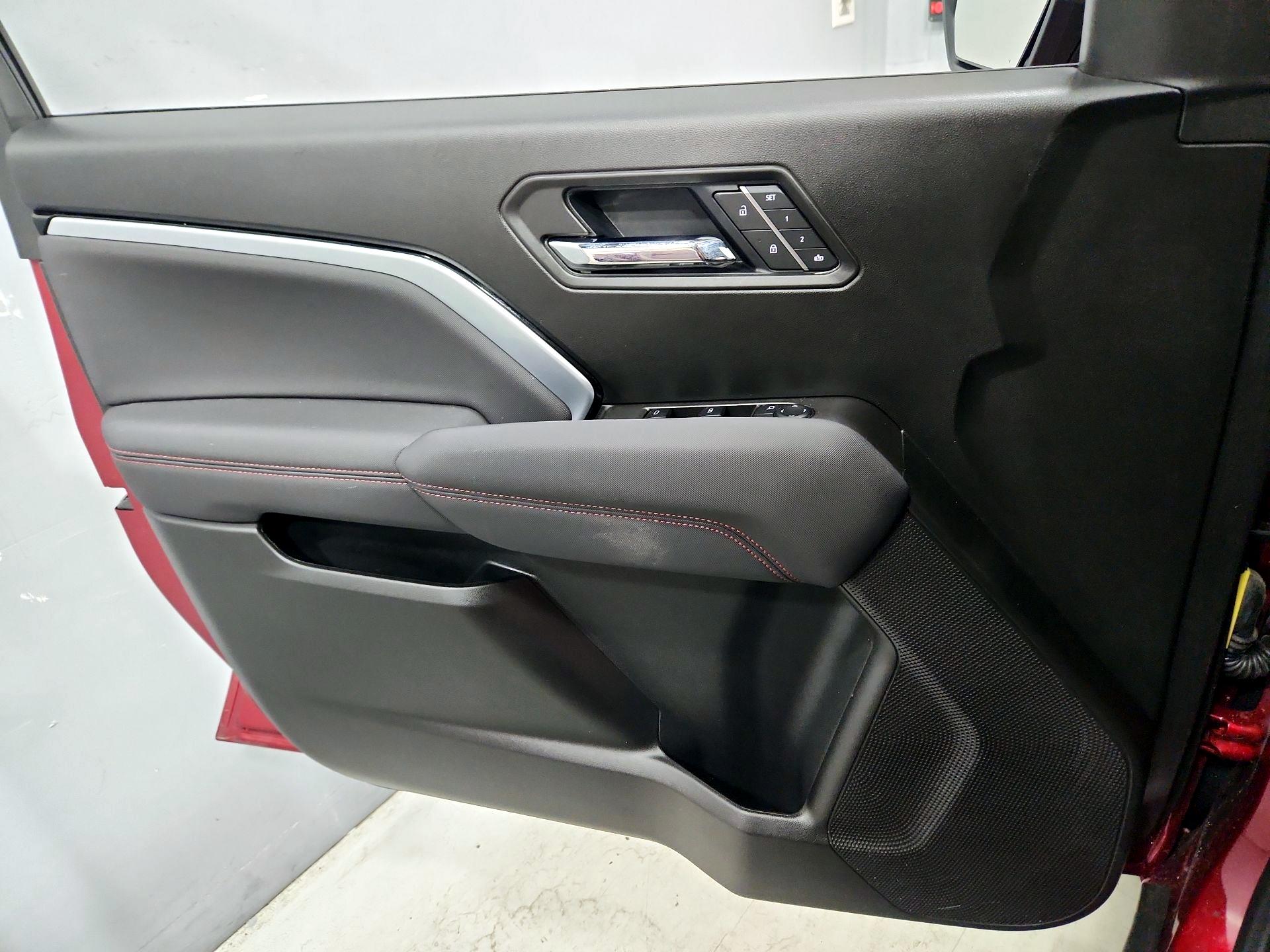 Thumbnail: 2025 Chevrolet Colorado - 12