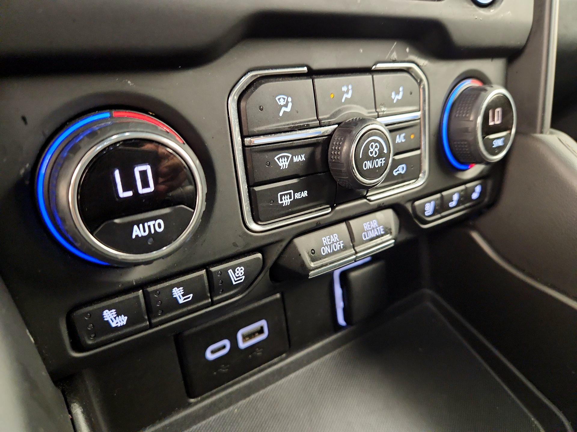 Thumbnail: 2023 Chevrolet Suburban - 17