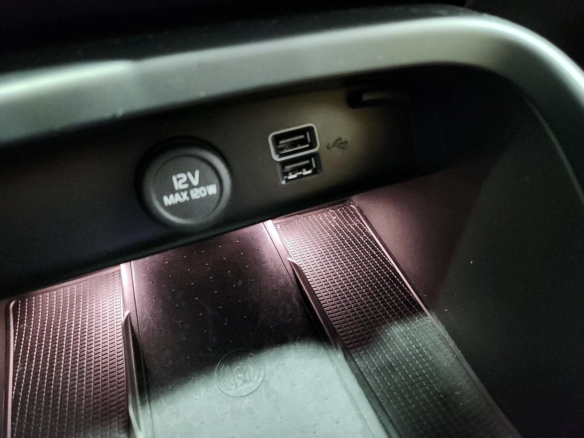 Thumbnail: 2022 Volvo XC40 - 19