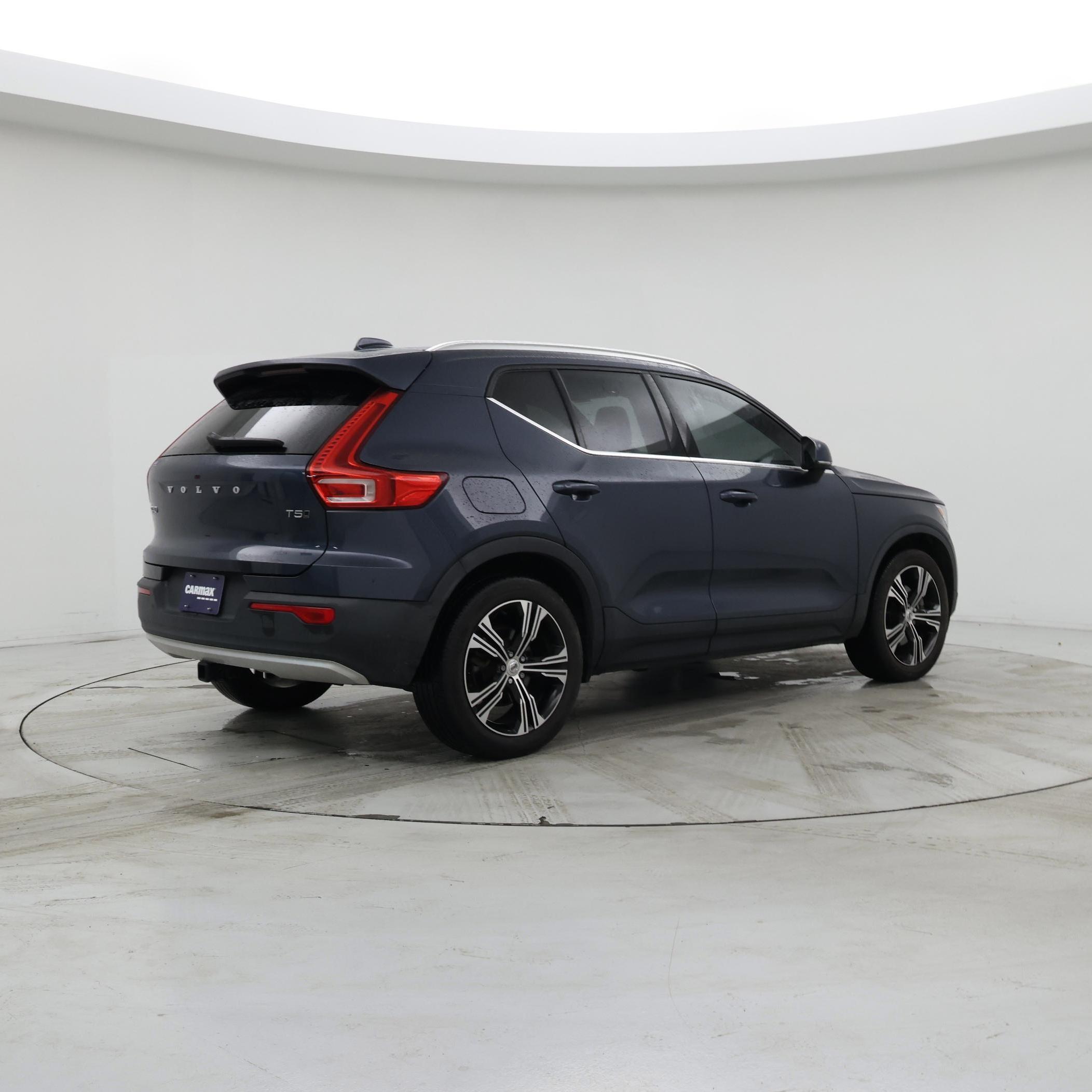 Thumbnail: 2022 Volvo XC40 - 3