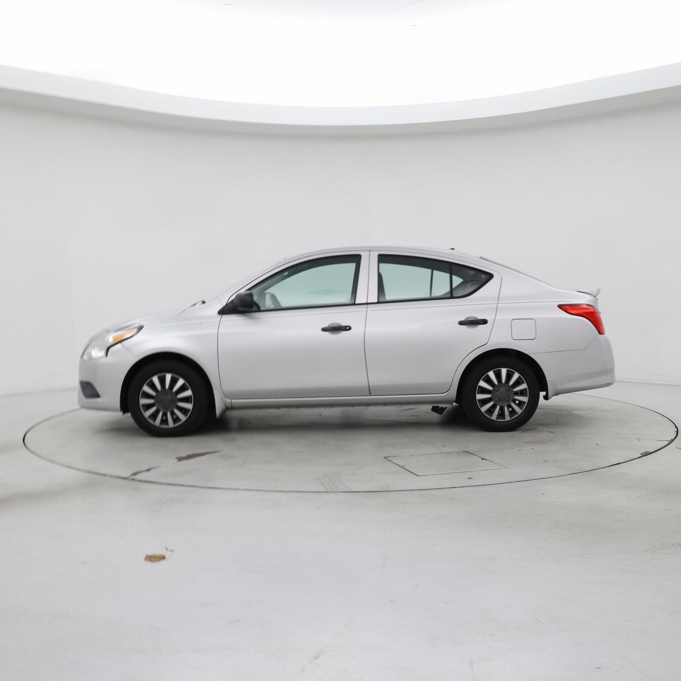 Thumbnail: 2015 Nissan Versa - 3