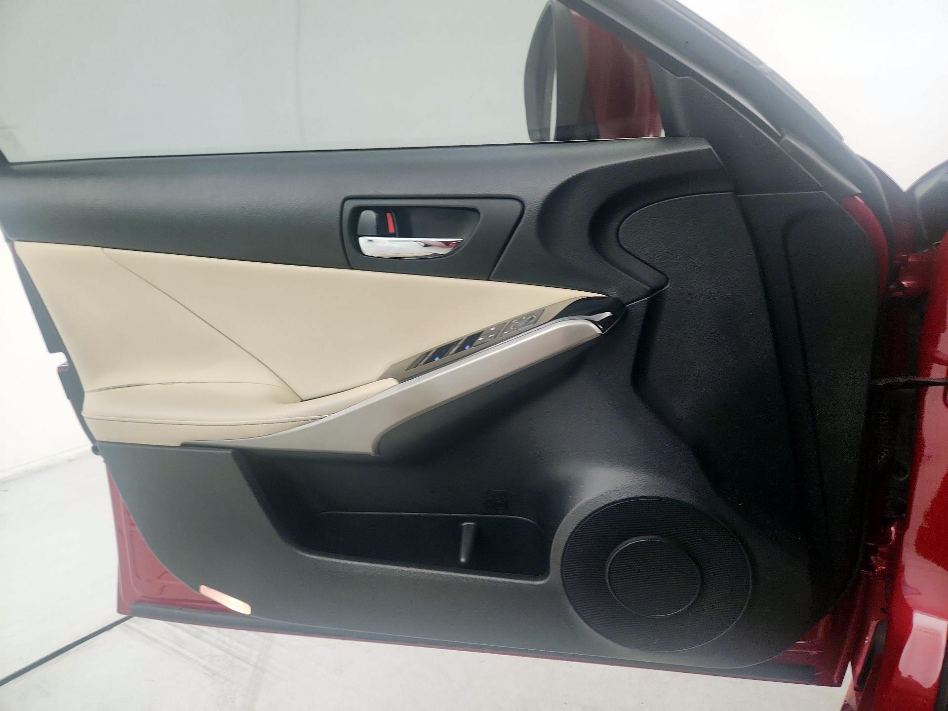 Thumbnail: 2015 Lexus IS - 12