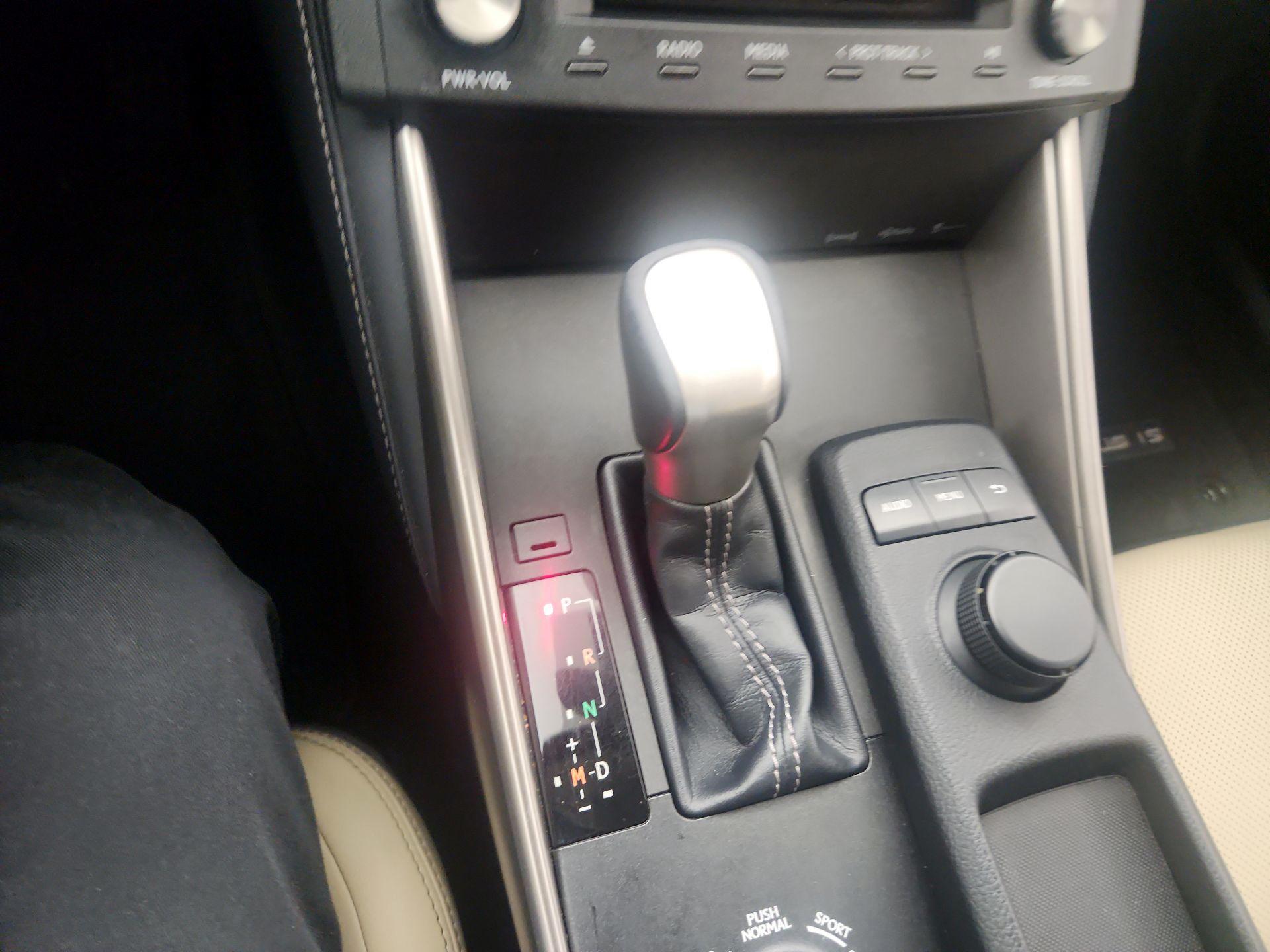 Thumbnail: 2015 Lexus IS - 17