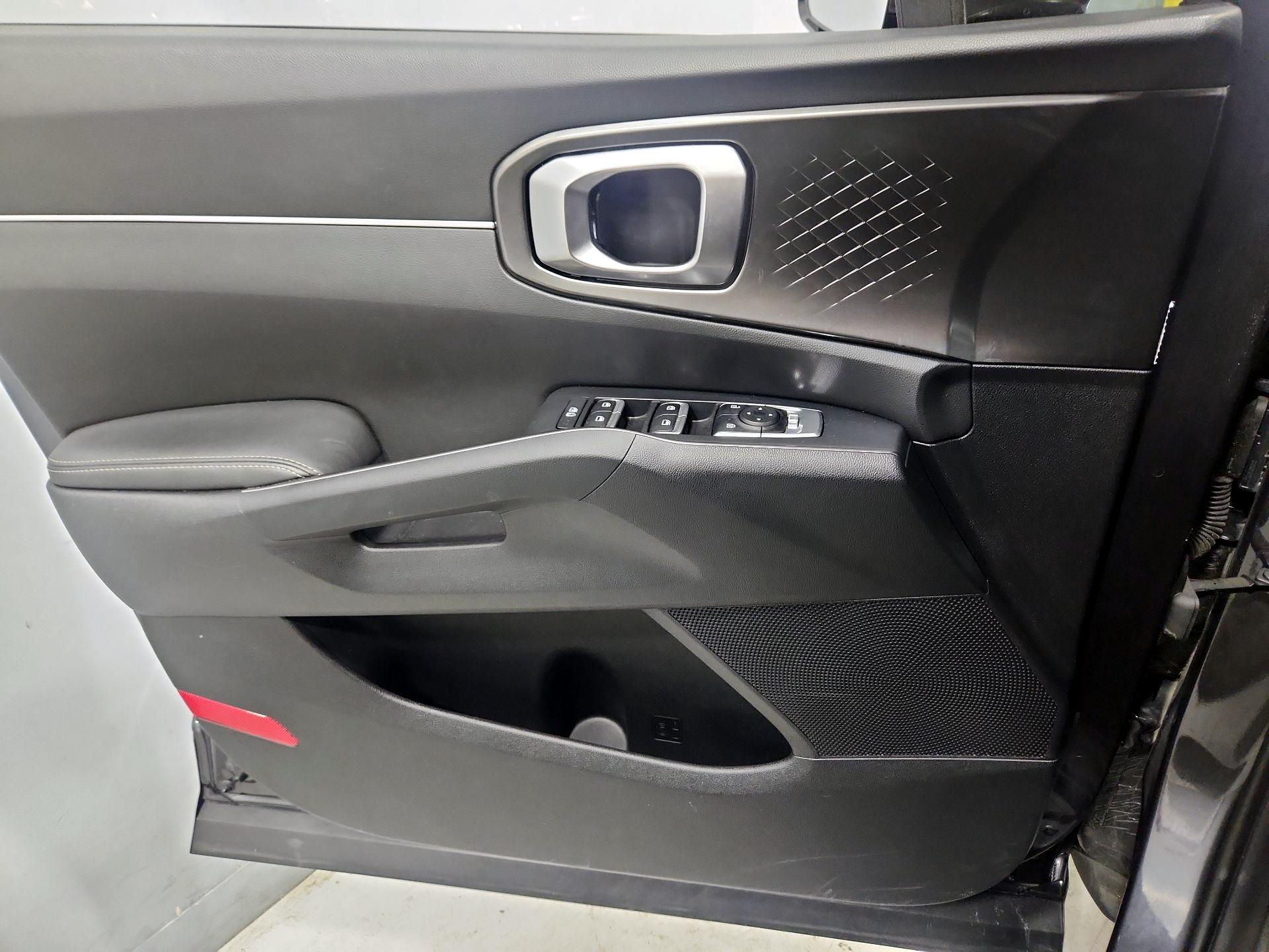 Thumbnail: 2022 Kia Sorento - 12