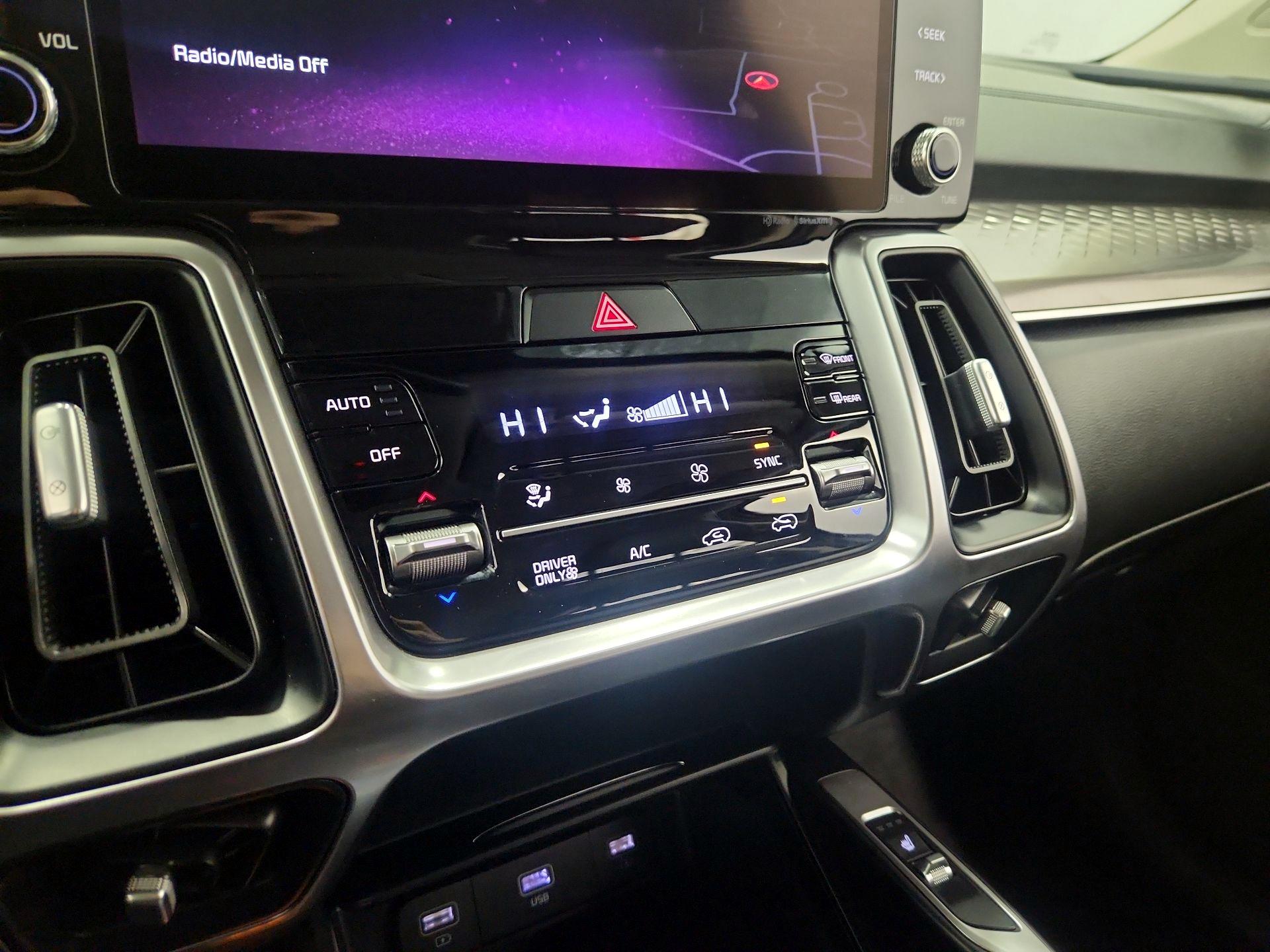 Thumbnail: 2022 Kia Sorento - 17