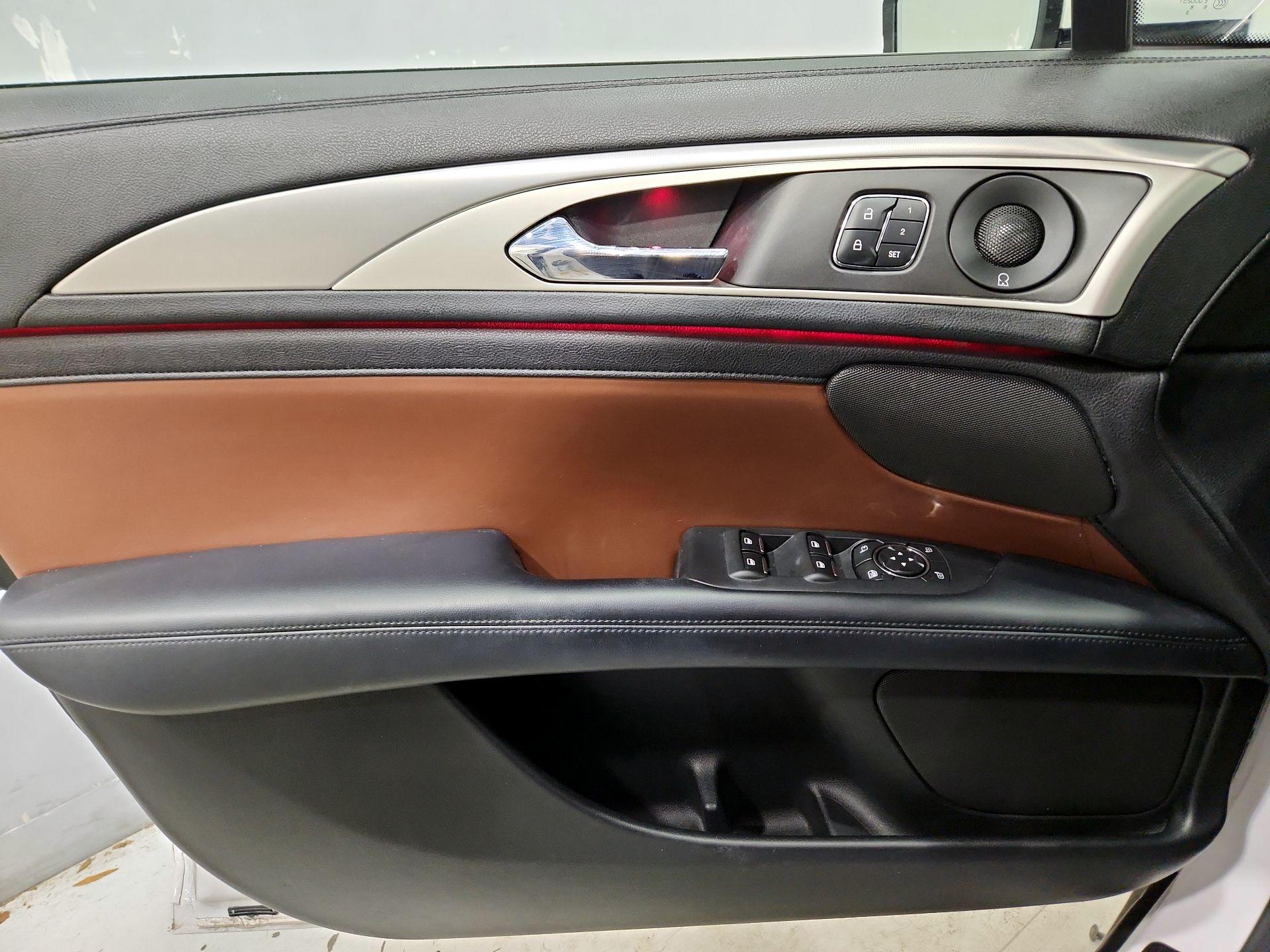 Thumbnail: 2017 Lincoln MKZ - 12