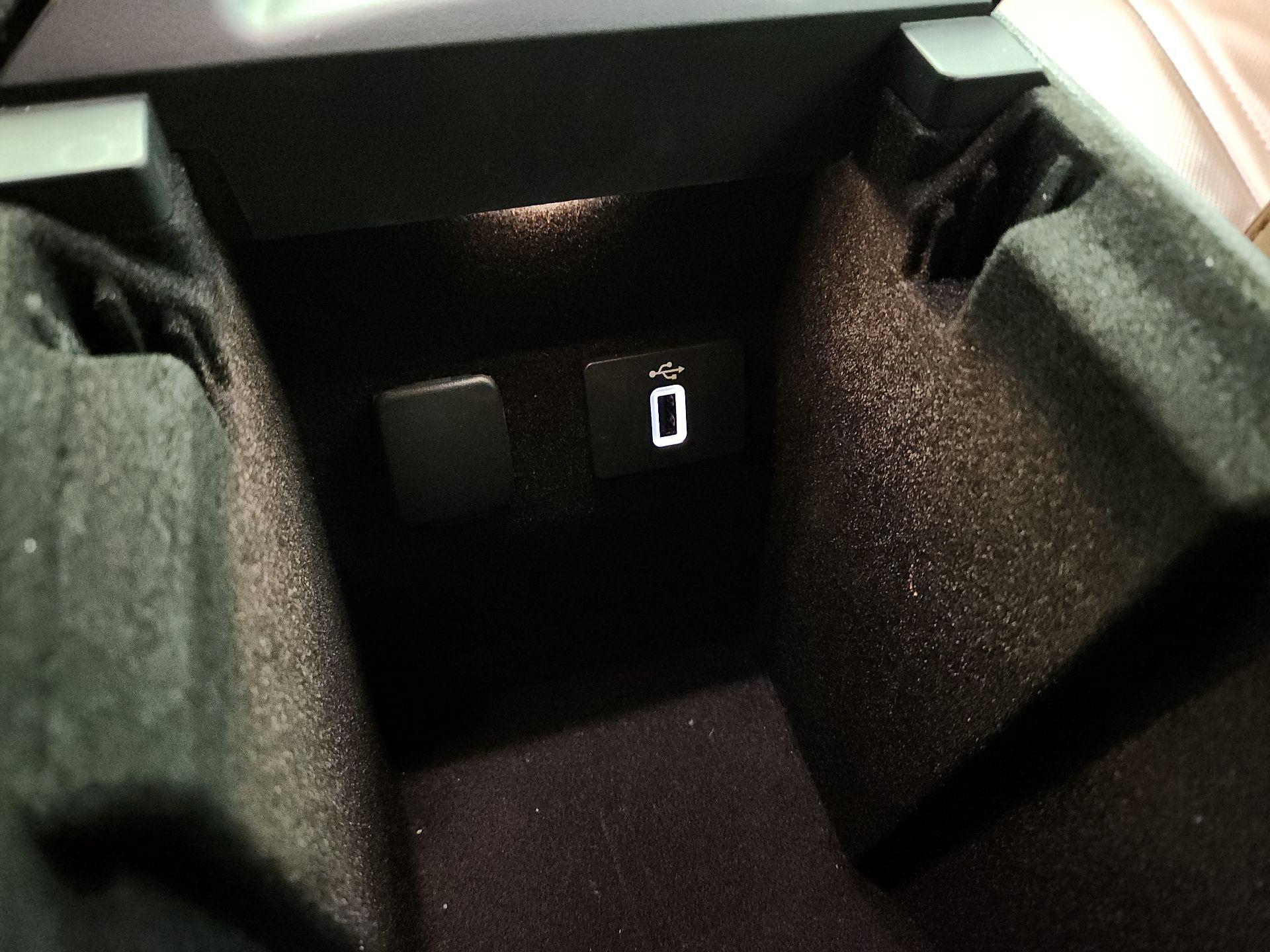 Thumbnail: 2017 Lincoln MKZ - 19