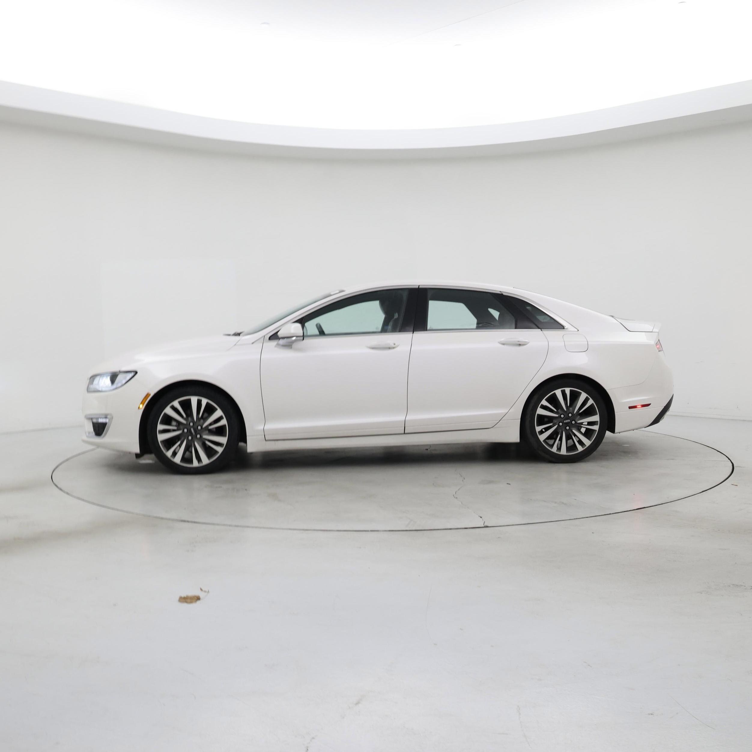 Thumbnail: 2017 Lincoln MKZ - 3