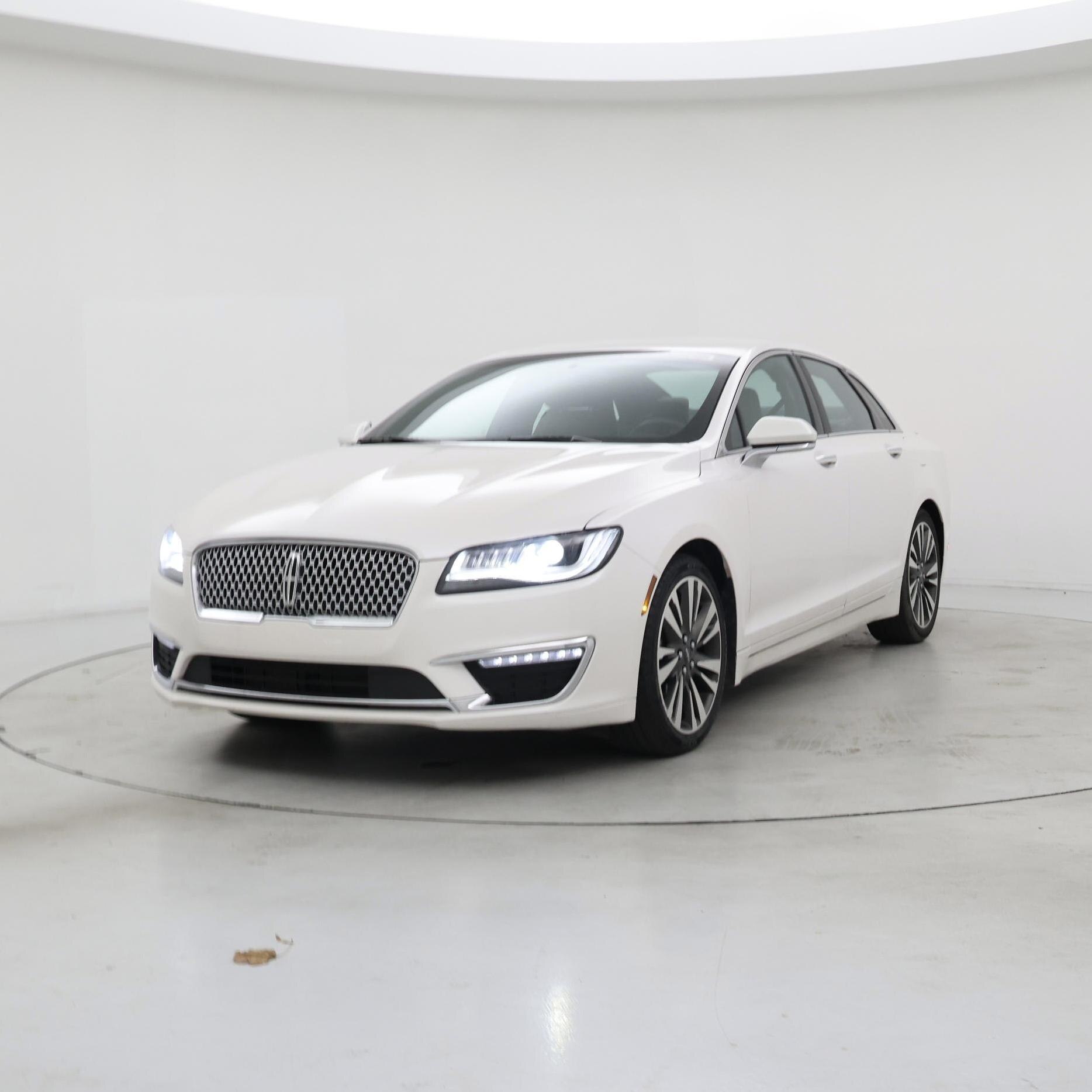 Thumbnail: 2017 Lincoln MKZ - 4