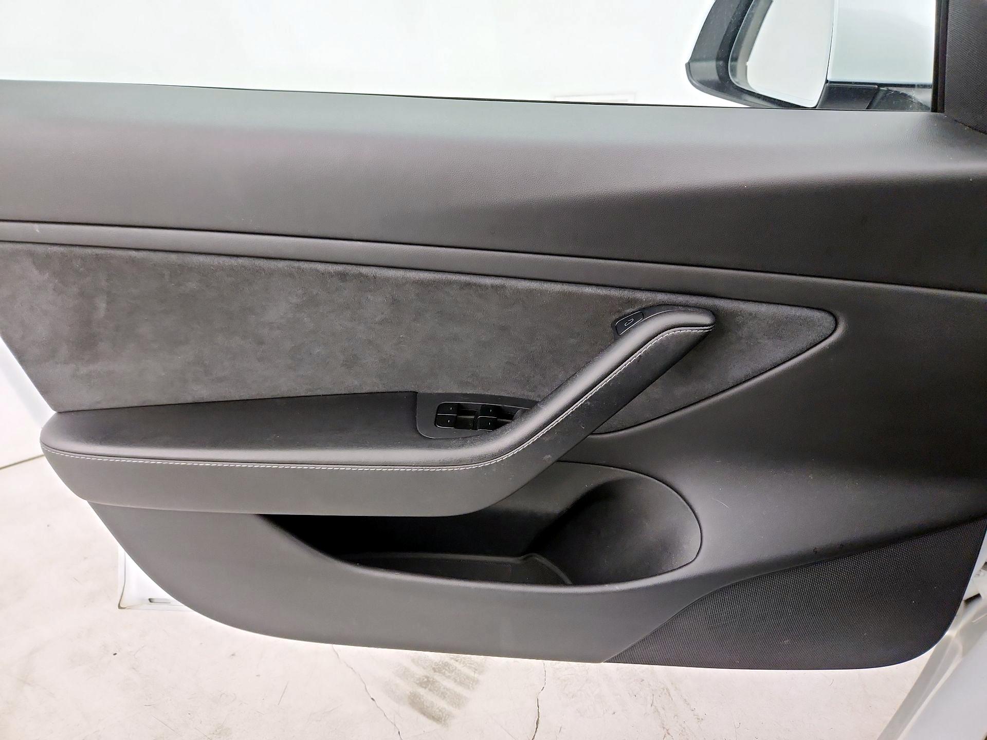 Thumbnail: 2021 Tesla Model 3 - 12