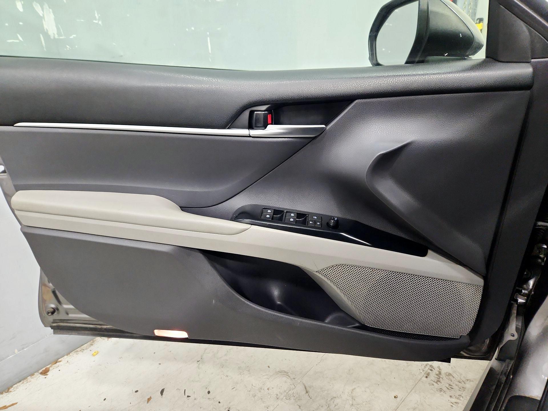 Thumbnail: 2019 Toyota Camry - 12