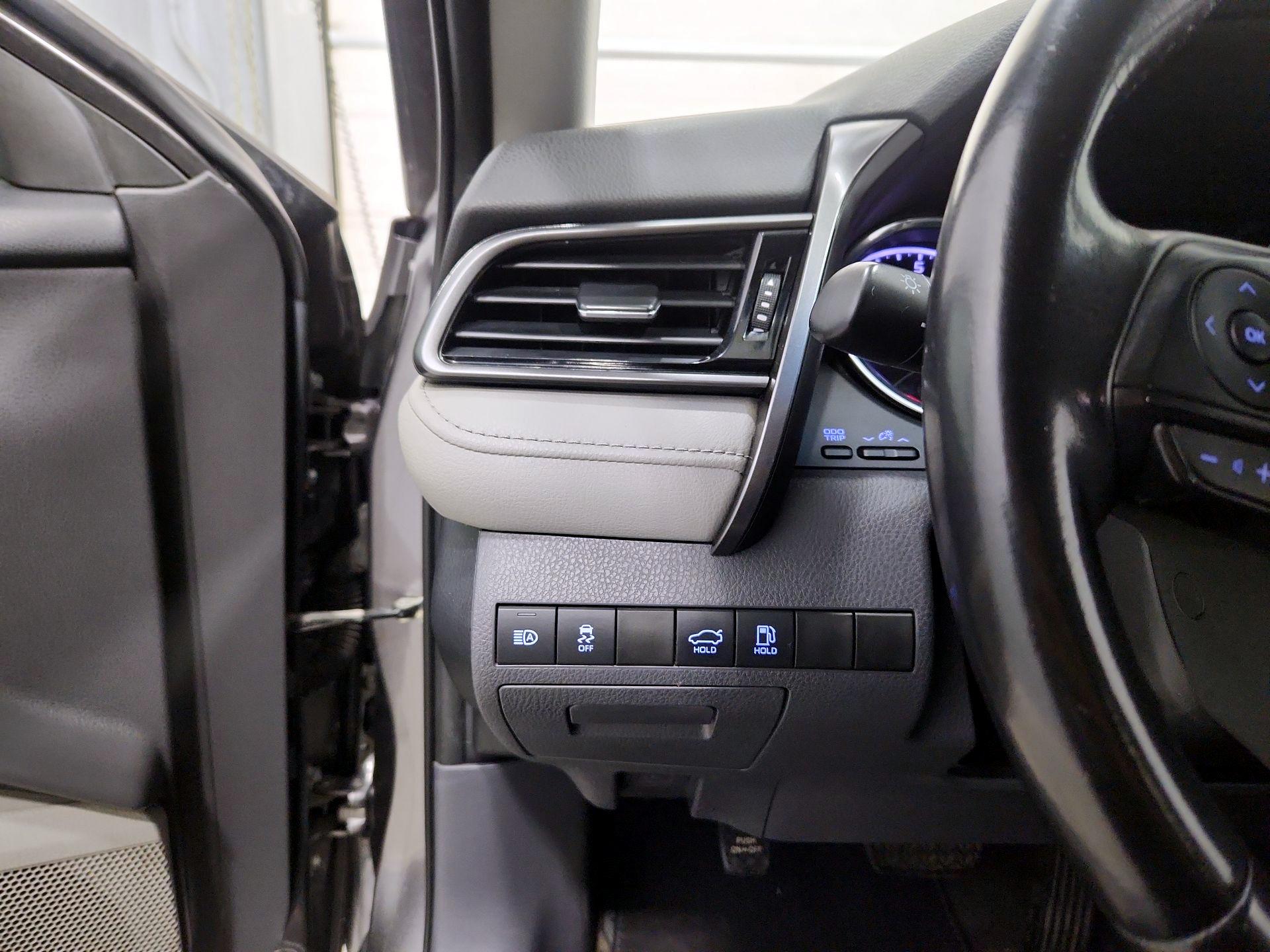 Thumbnail: 2019 Toyota Camry - 13