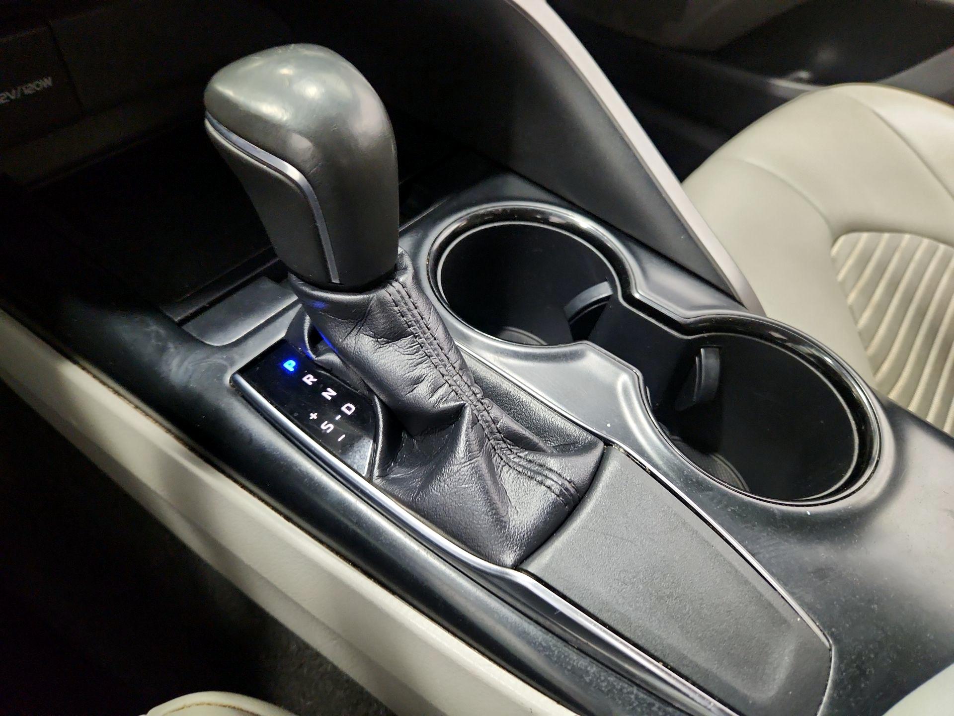 Thumbnail: 2019 Toyota Camry - 17