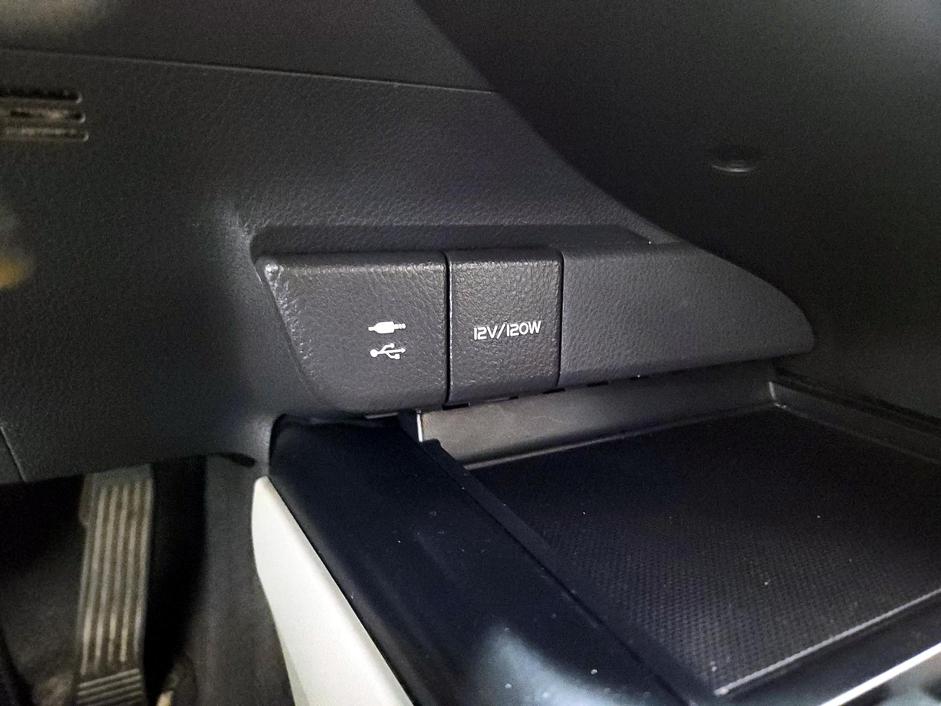 Thumbnail: 2019 Toyota Camry - 18