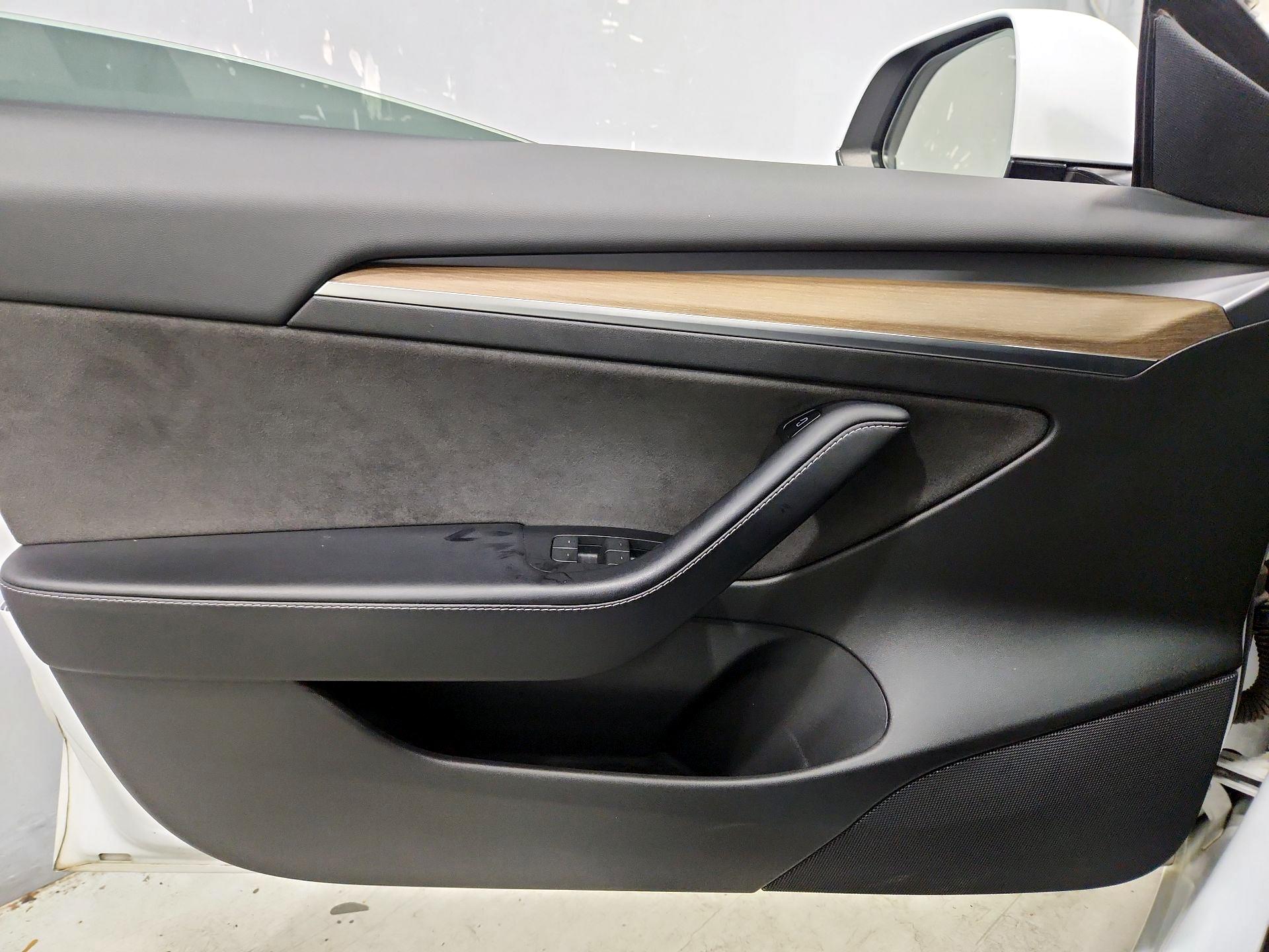 Thumbnail: 2022 Tesla Model 3 - 12