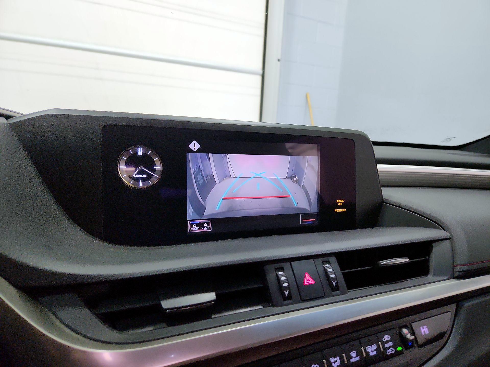 Thumbnail: 2020 Lexus ES - 14