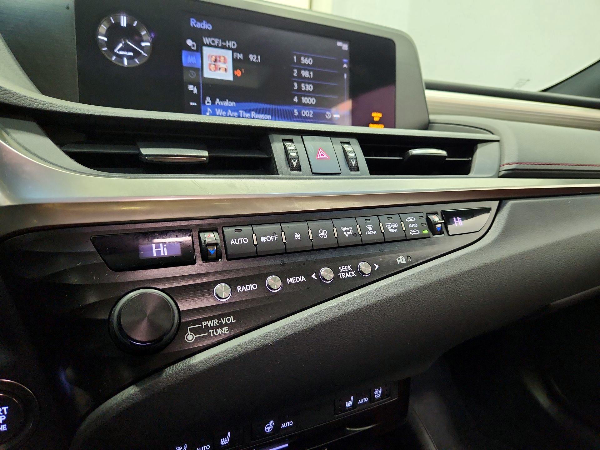 Thumbnail: 2020 Lexus ES - 16