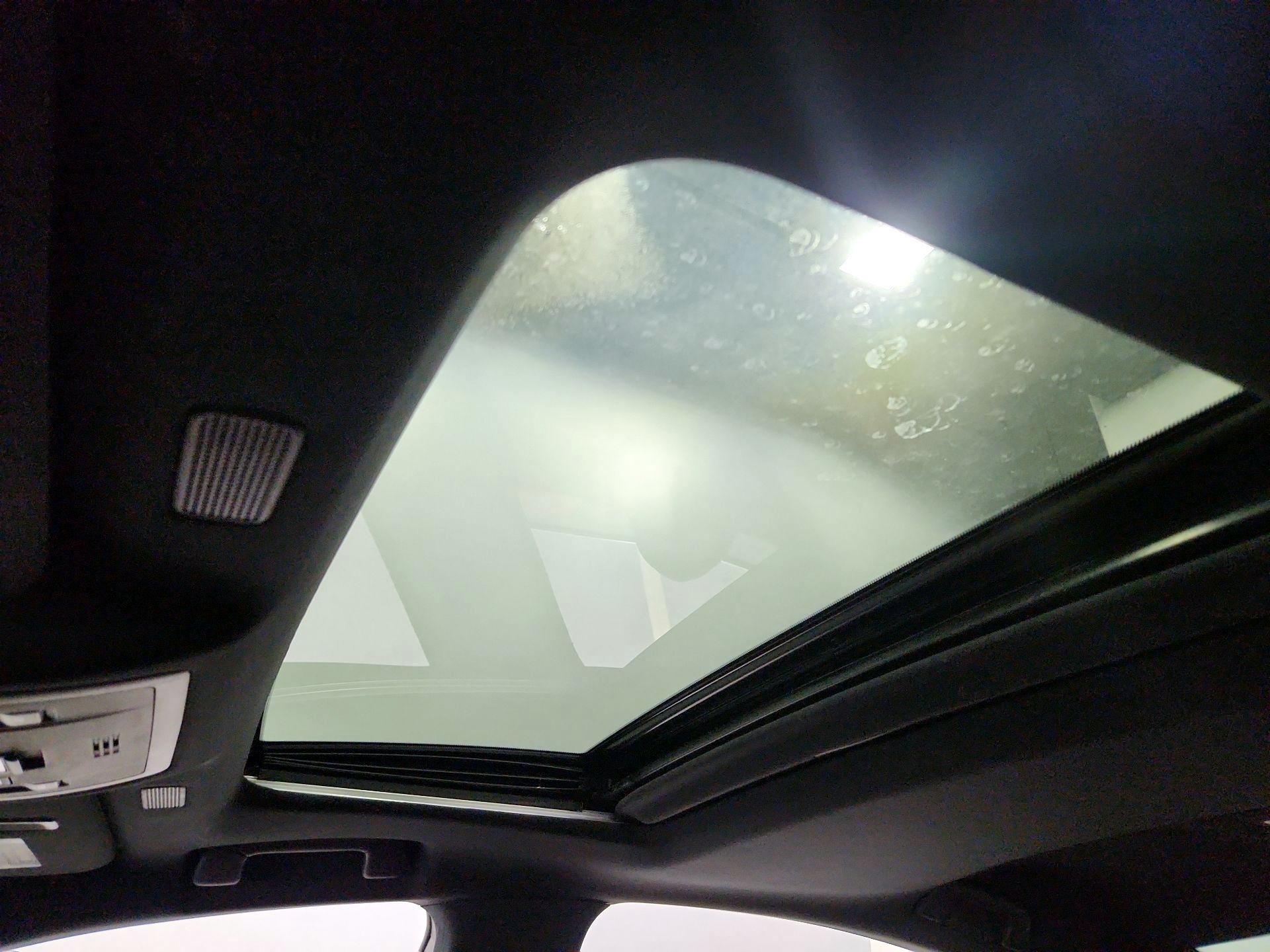 Thumbnail: 2020 Lexus ES - 19