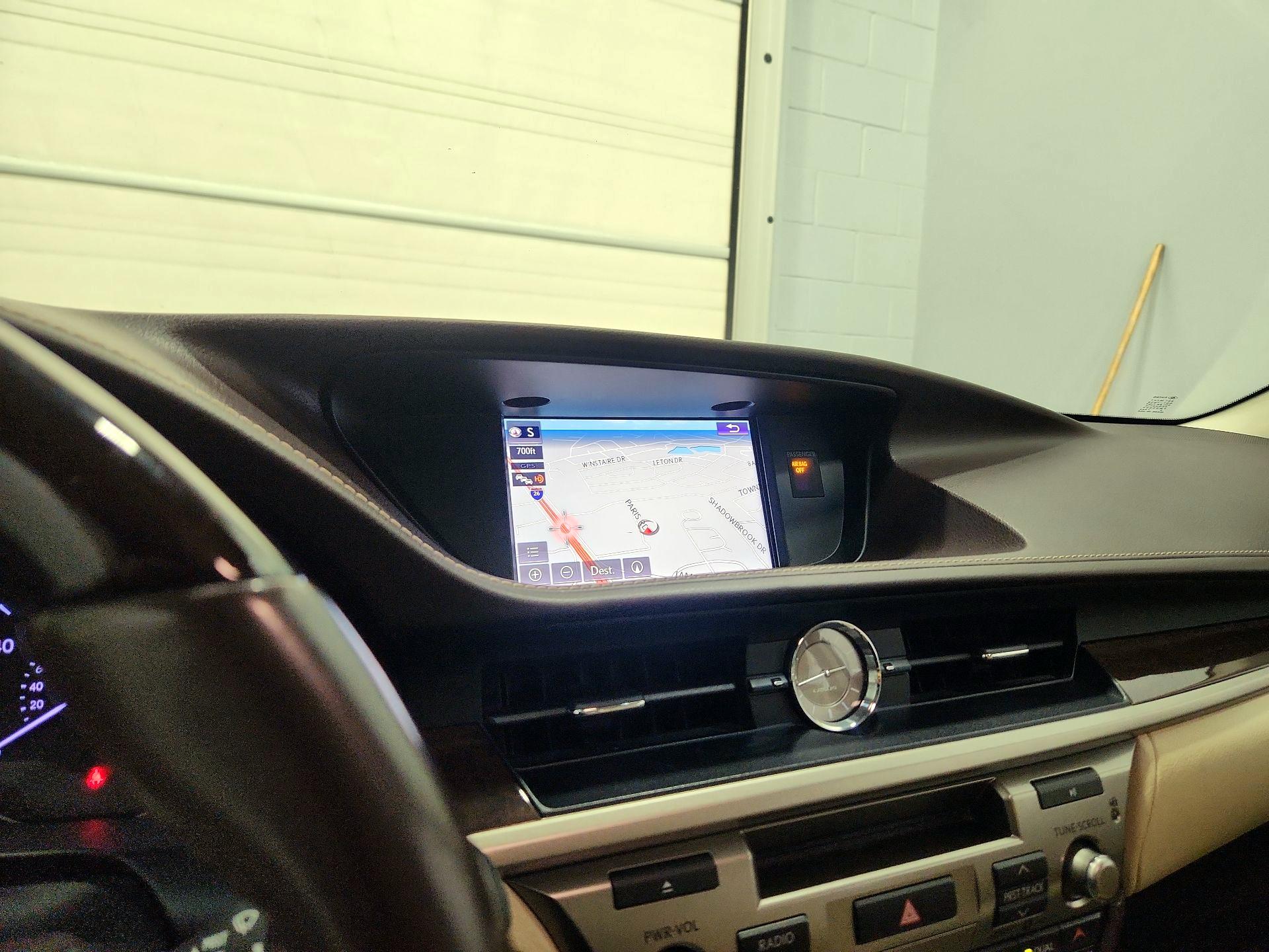 Thumbnail: 2018 Lexus ES - 14