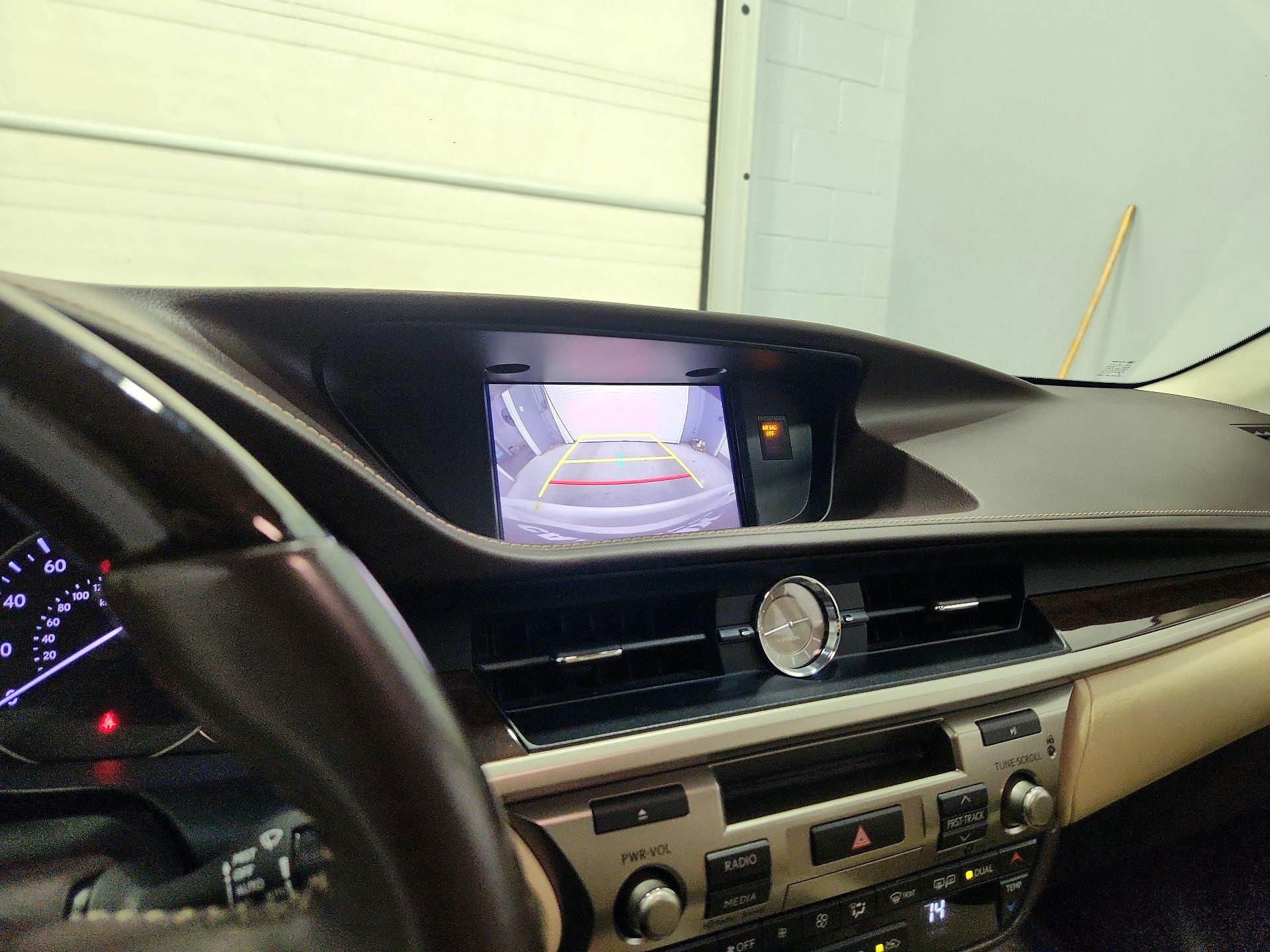 Thumbnail: 2018 Lexus ES - 15