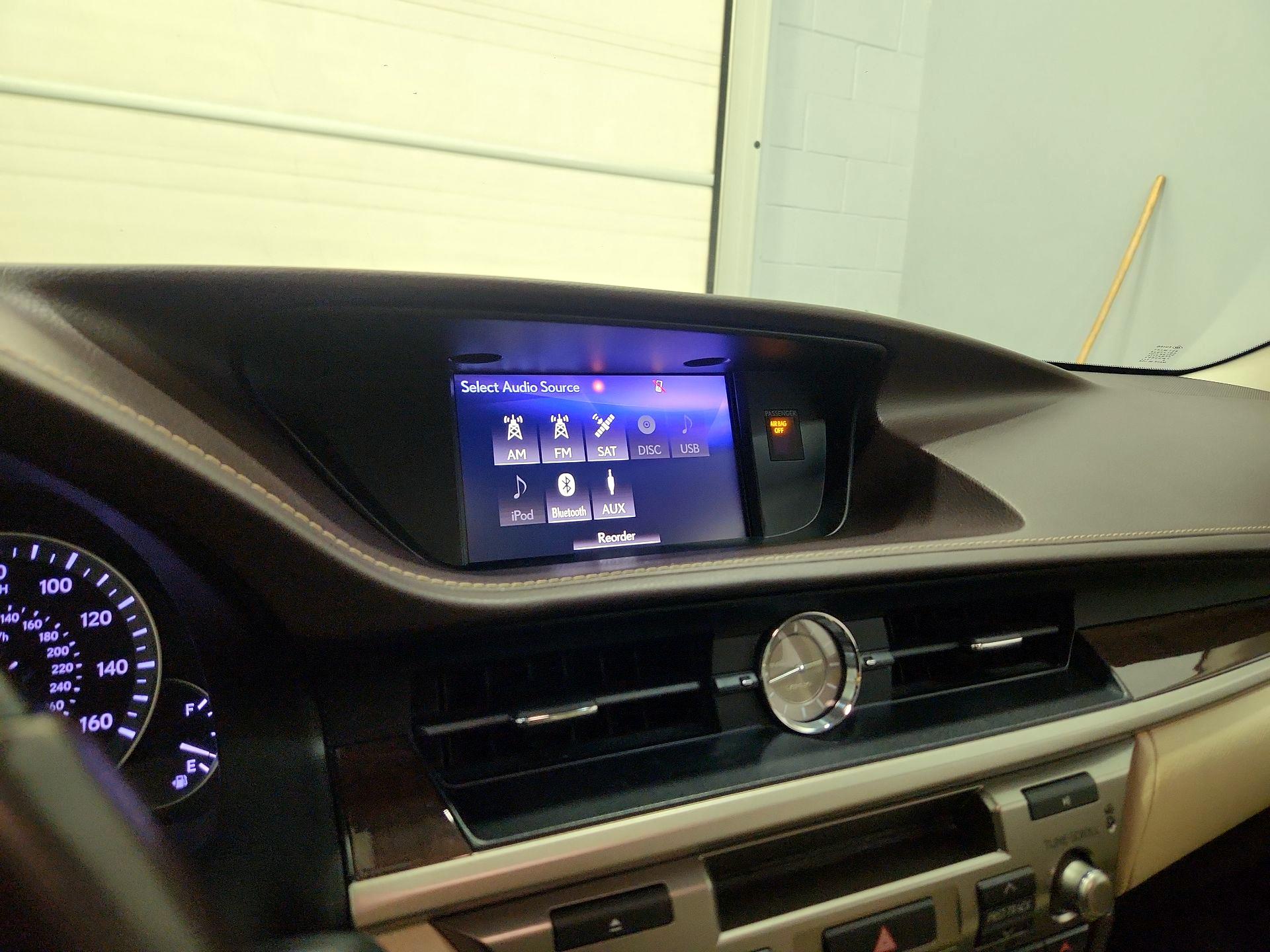 Thumbnail: 2018 Lexus ES - 16