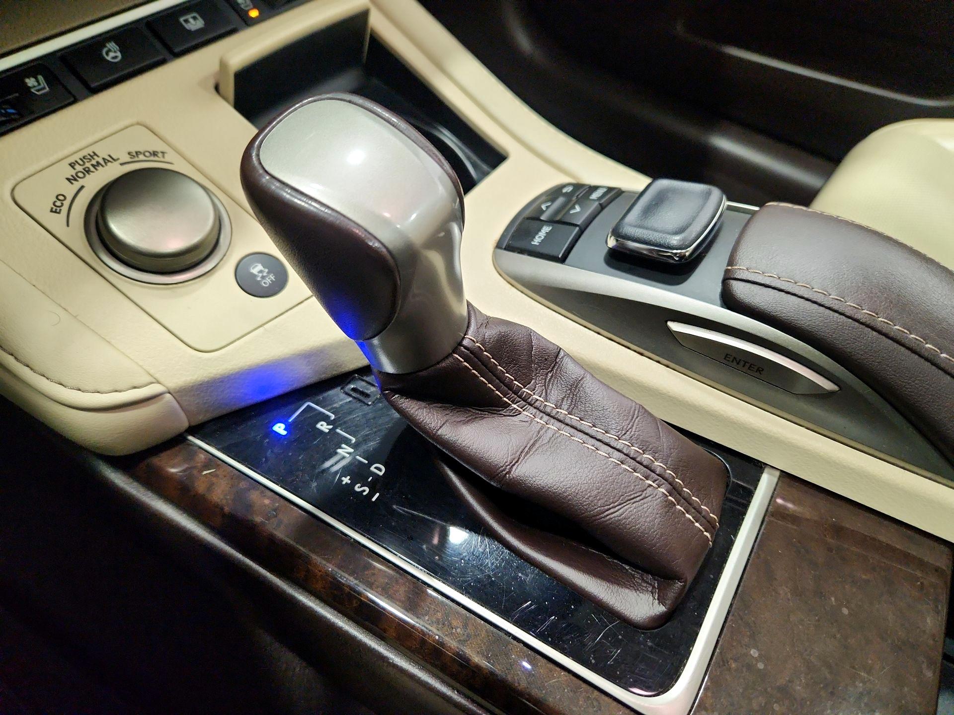 Thumbnail: 2018 Lexus ES - 18