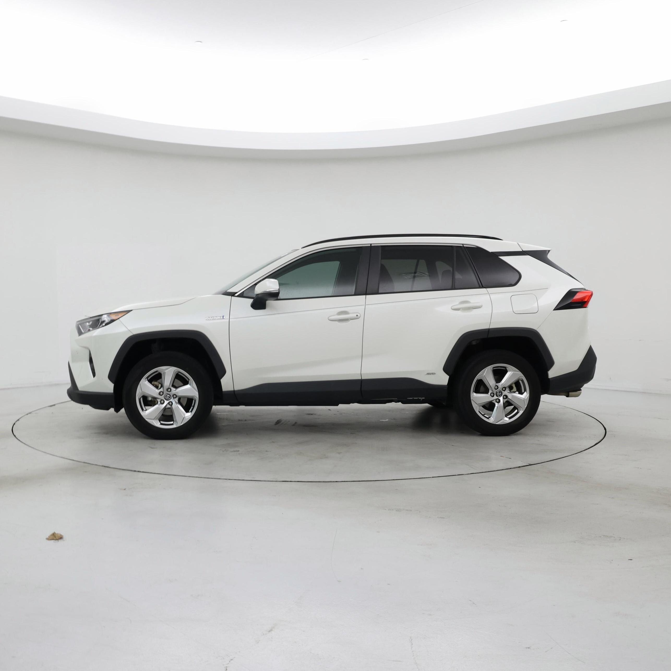 Thumbnail: 2021 Toyota RAV4 - 3