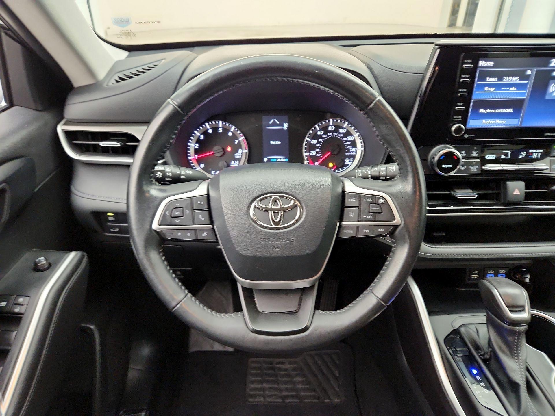 Thumbnail: 2022 Toyota Highlander - 10