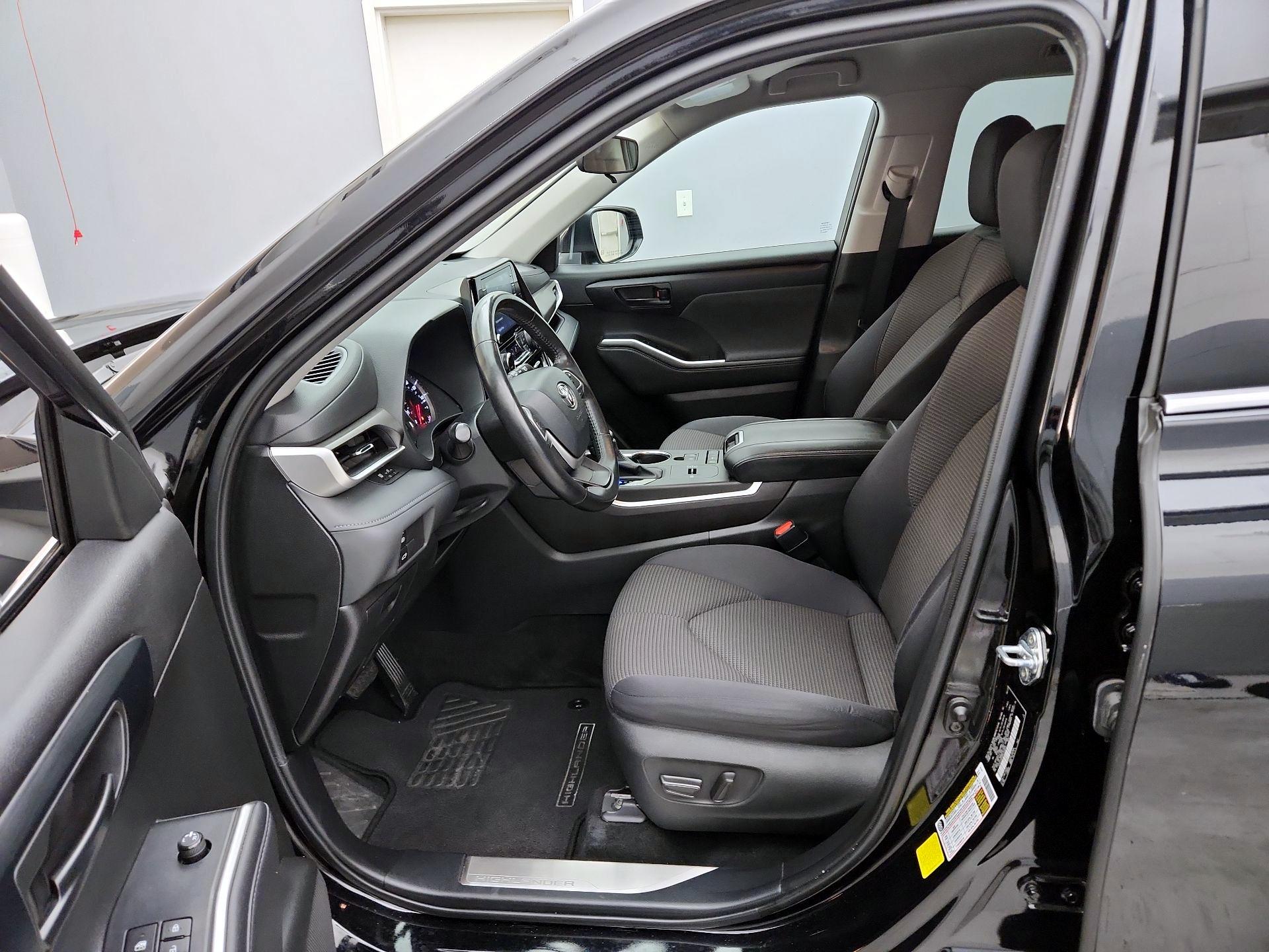 Thumbnail: 2022 Toyota Highlander - 11