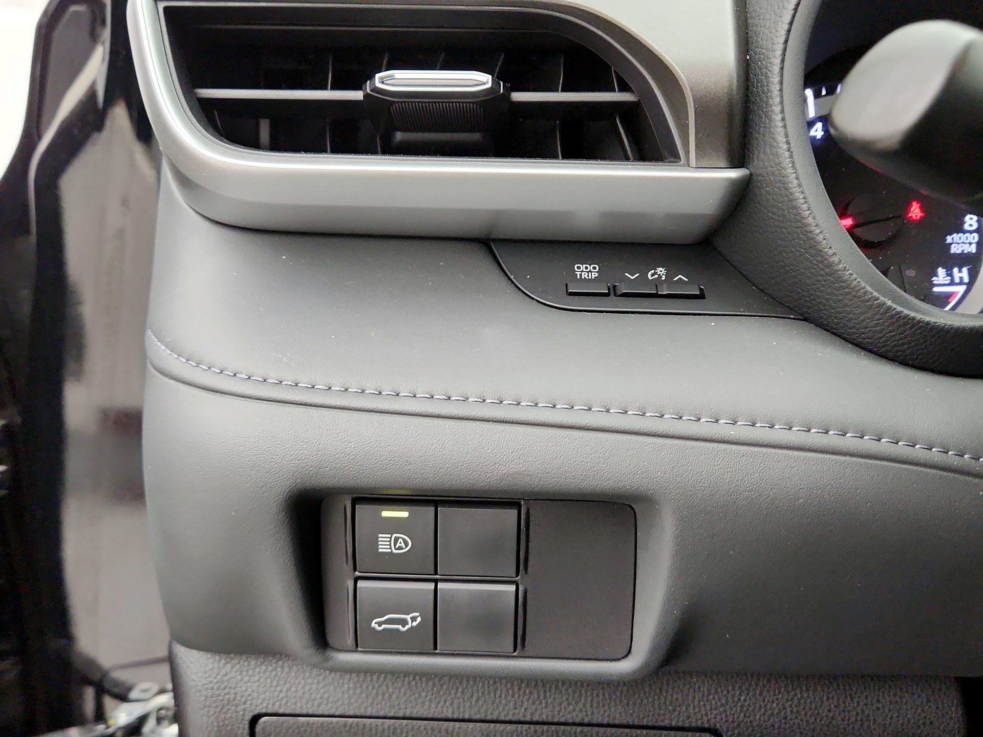 Thumbnail: 2022 Toyota Highlander - 13