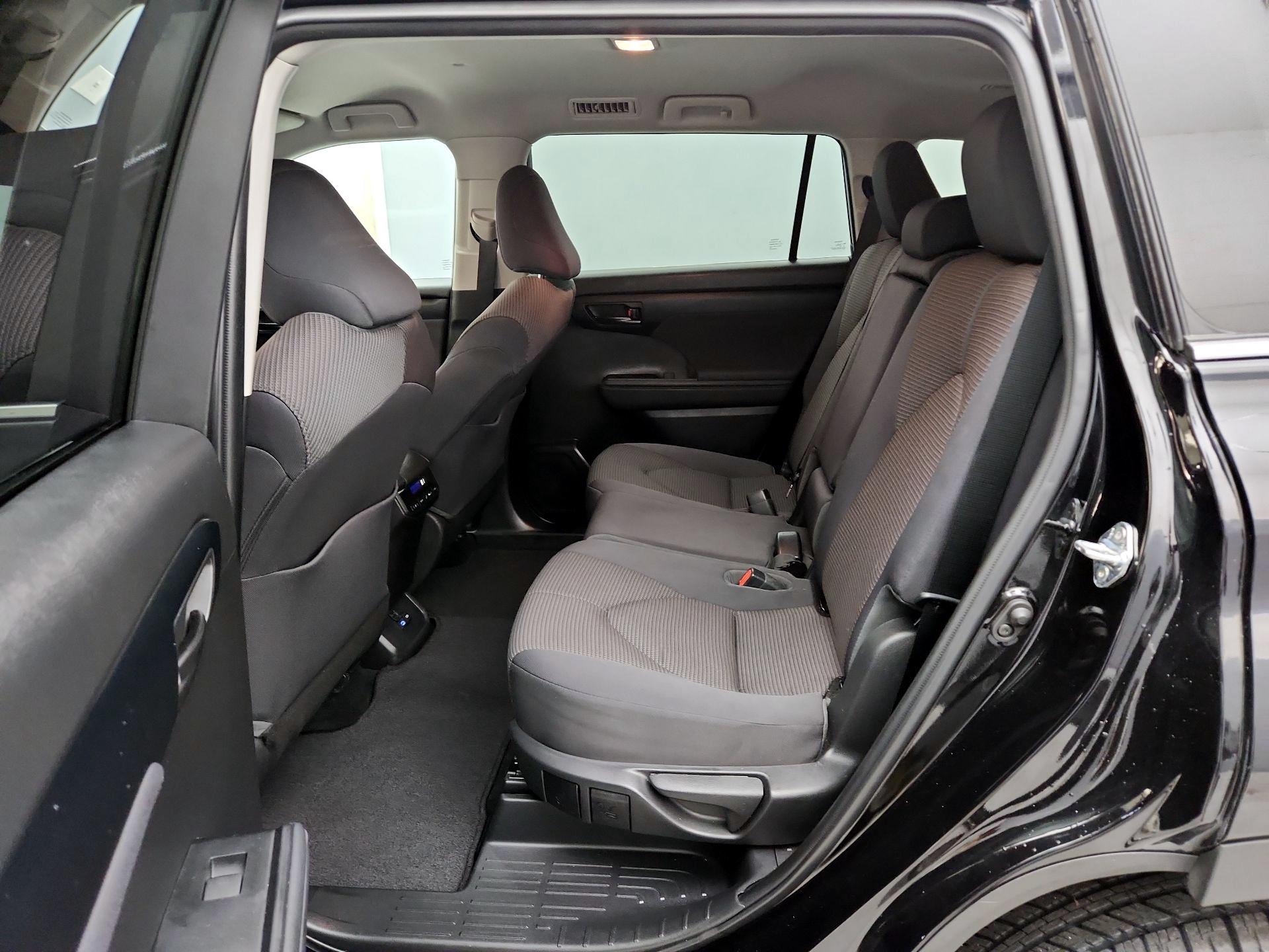 Thumbnail: 2022 Toyota Highlander - 19