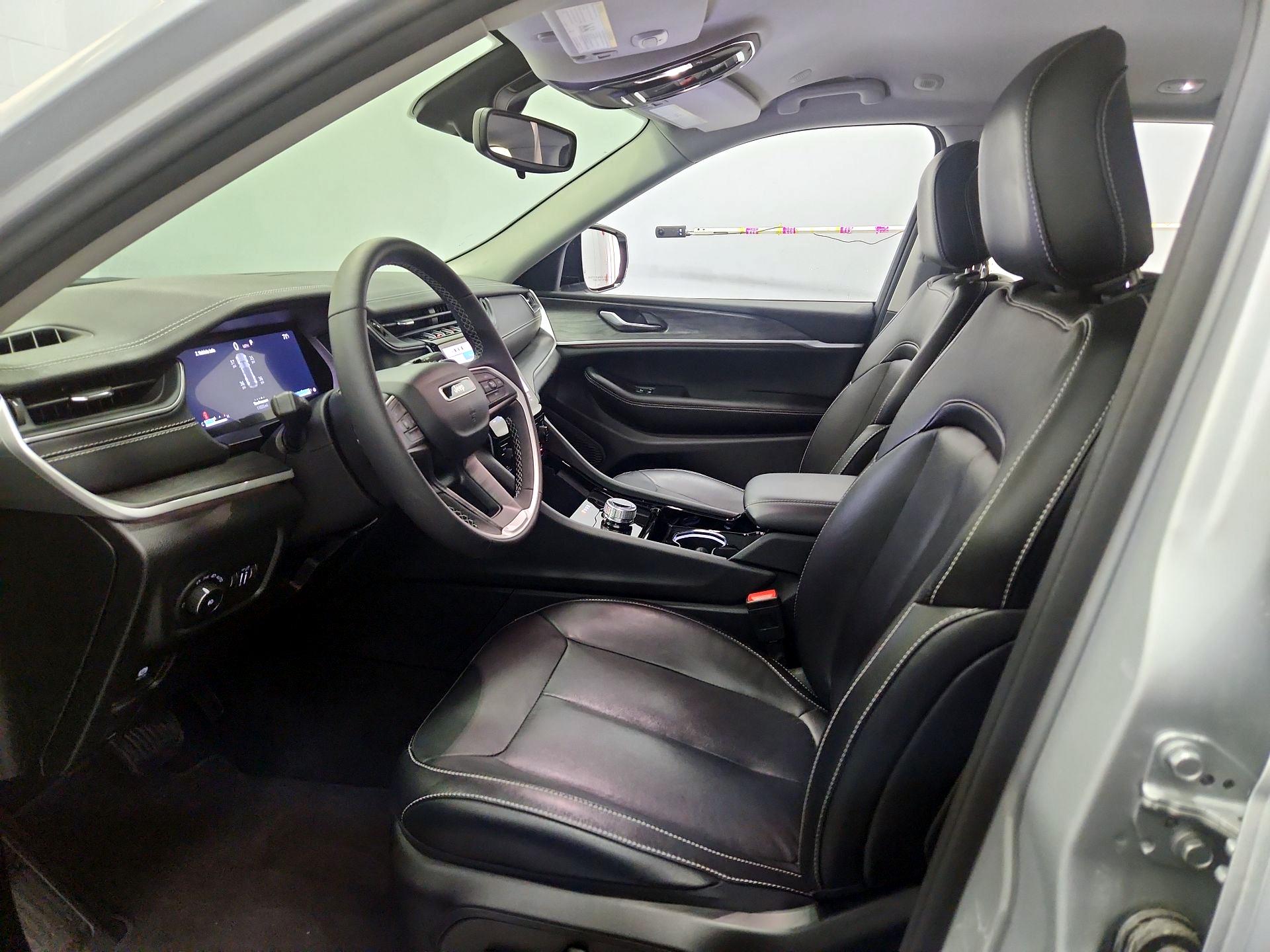 Thumbnail: 2023 Jeep Grand Cherokee - 11