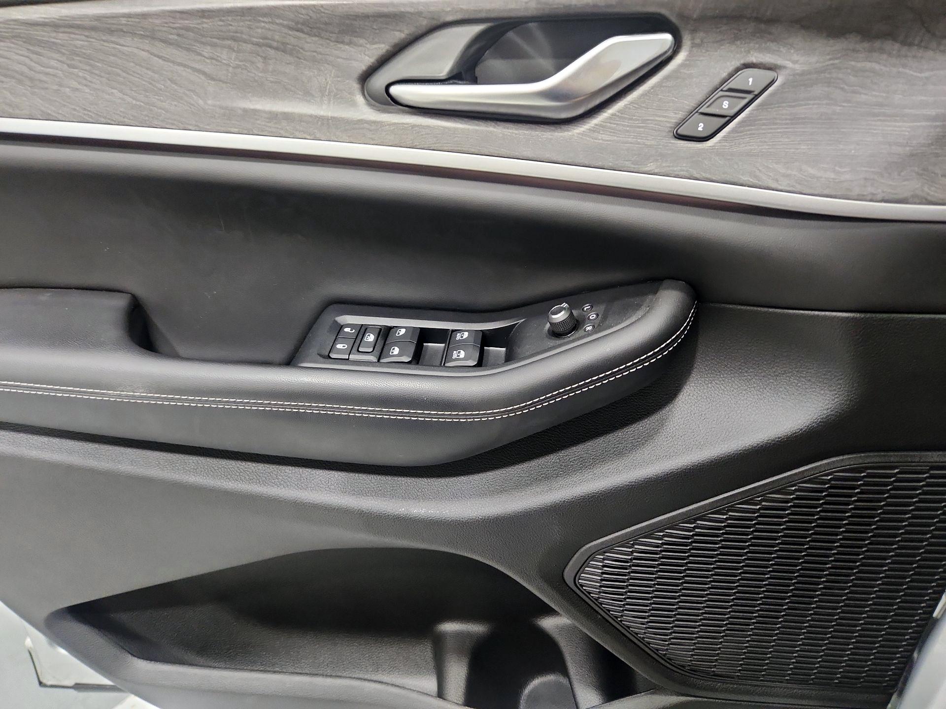 Thumbnail: 2023 Jeep Grand Cherokee - 12