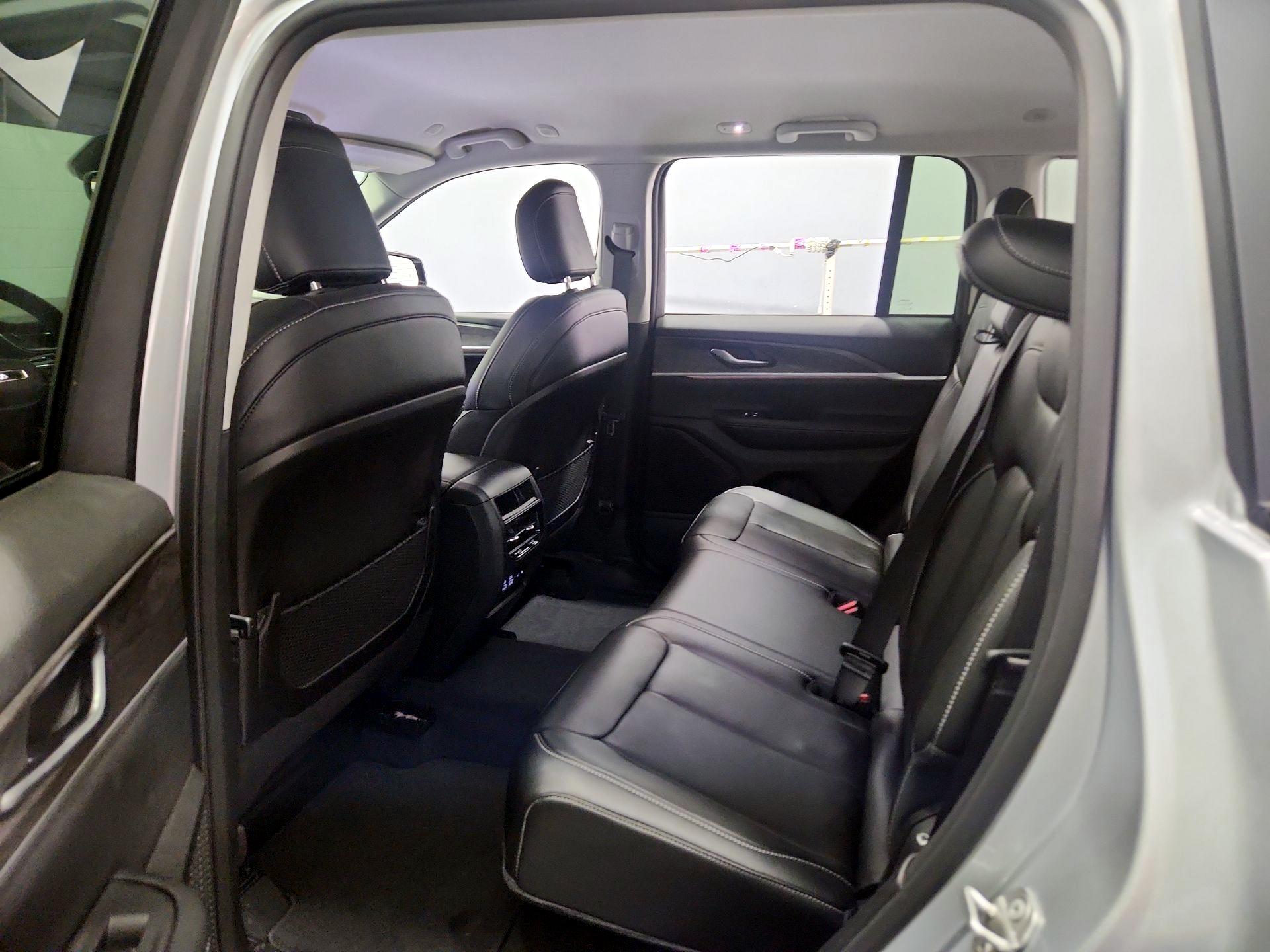 Thumbnail: 2023 Jeep Grand Cherokee - 20