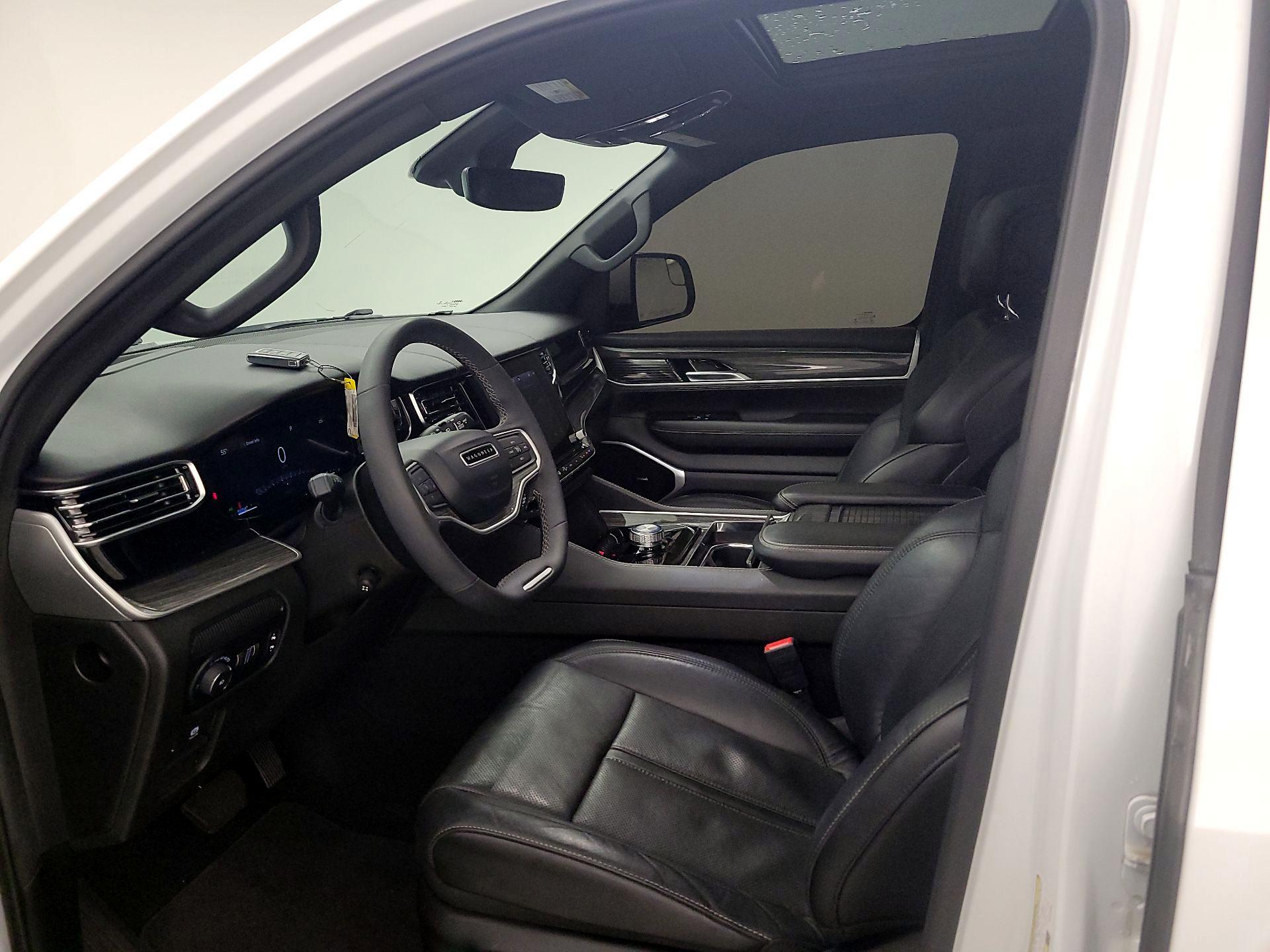 Thumbnail: 2022 Jeep Wagoneer - 11