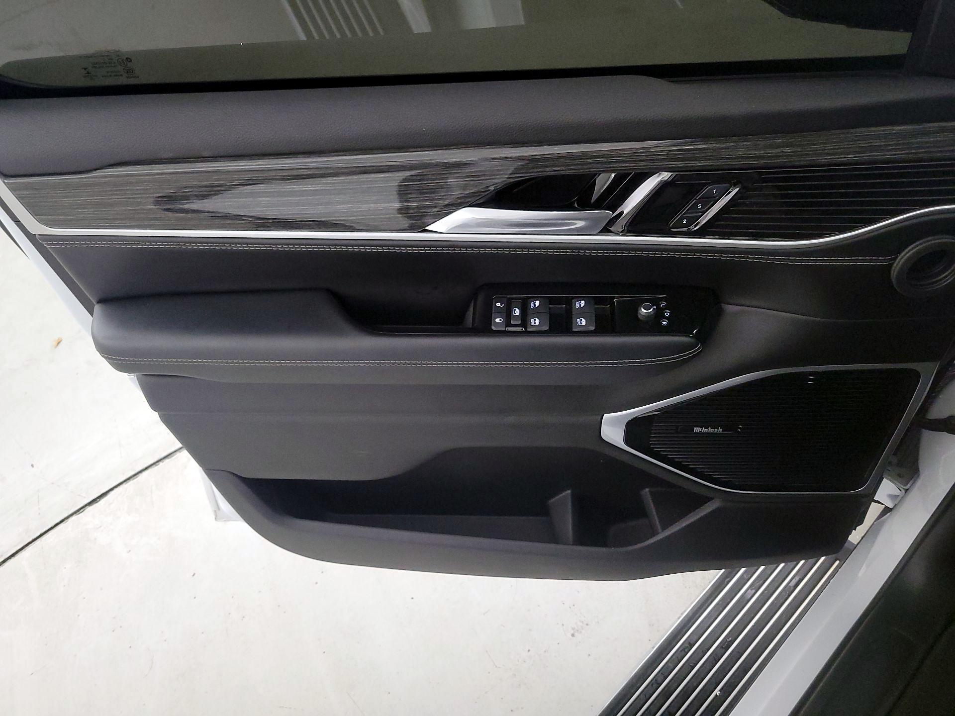 Thumbnail: 2022 Jeep Wagoneer - 12