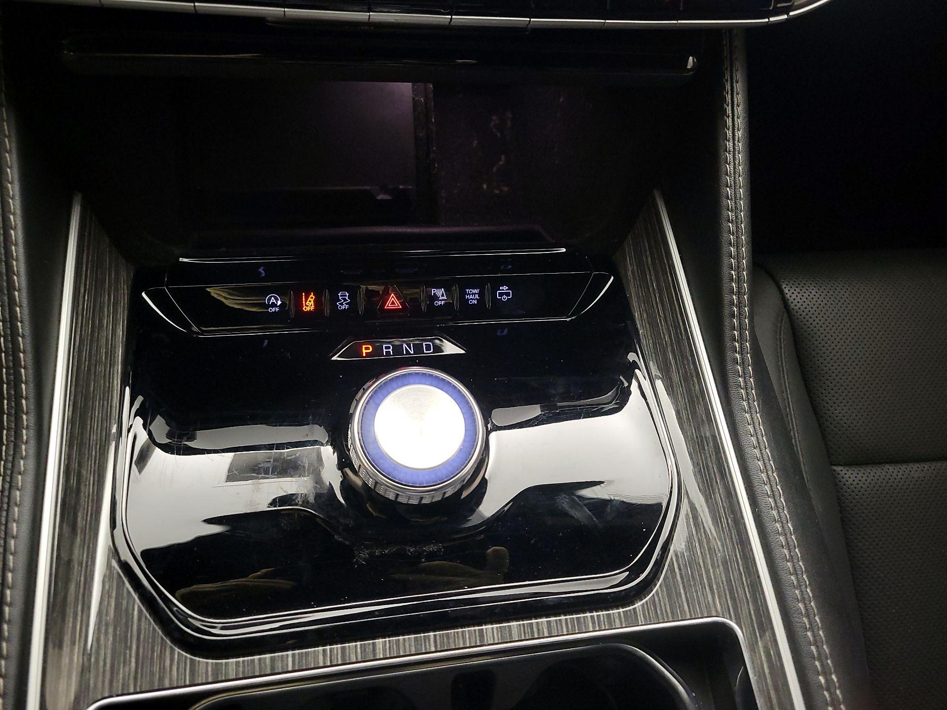 Thumbnail: 2022 Jeep Wagoneer - 18